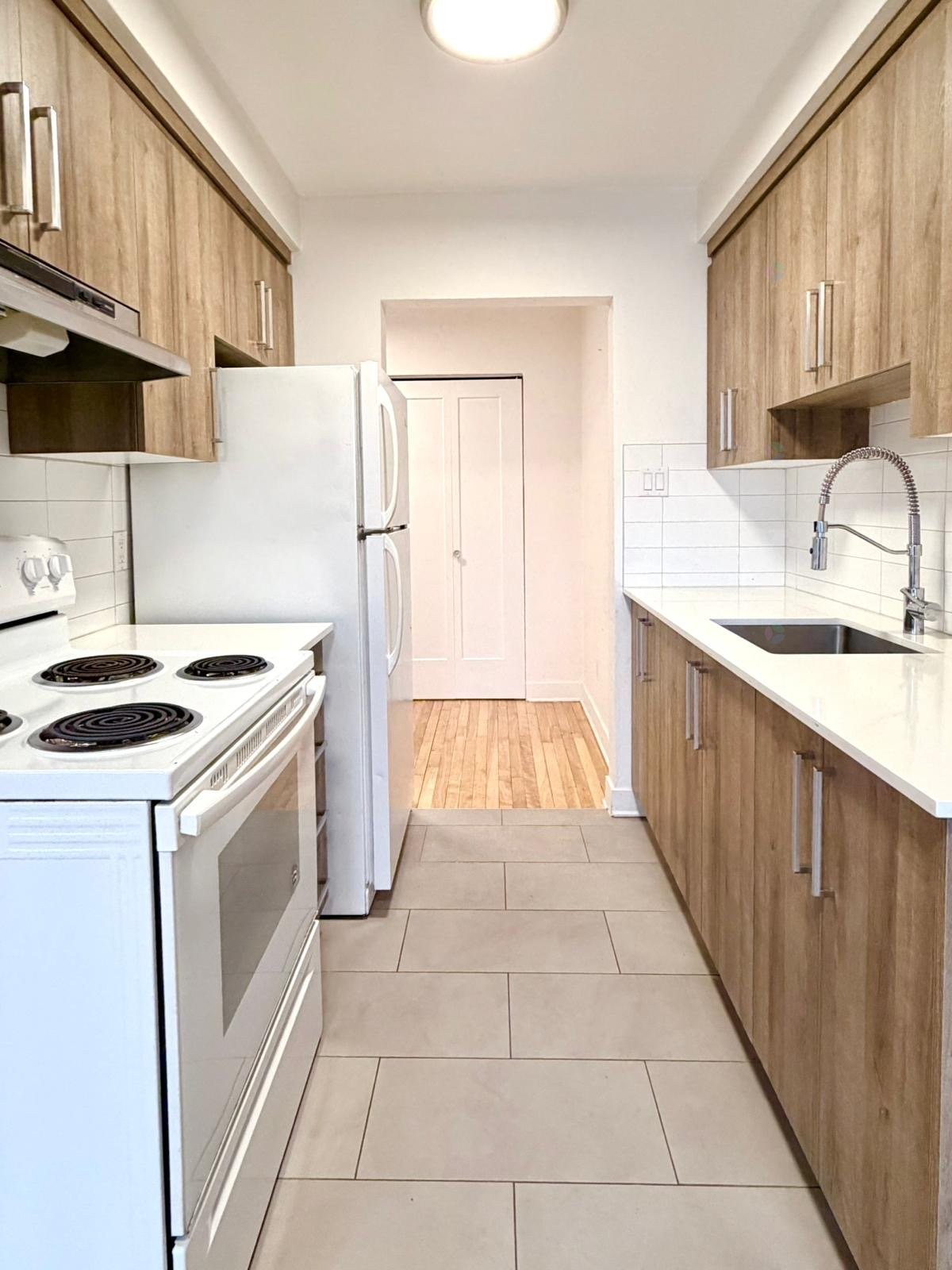 









350


Boul. Cartier O.

, 16,
Laval (Laval-des-Rapides),




QC
H7N2J7

