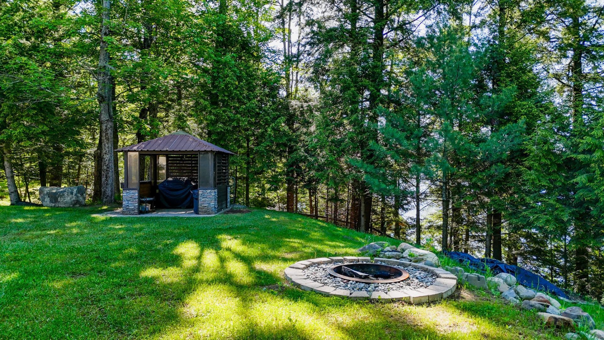 









1040


Av. du Parc

,
Sherbrooke (Brompton/Rock Forest/Saint-Élie/Deauville),




QC
J1N3P1

