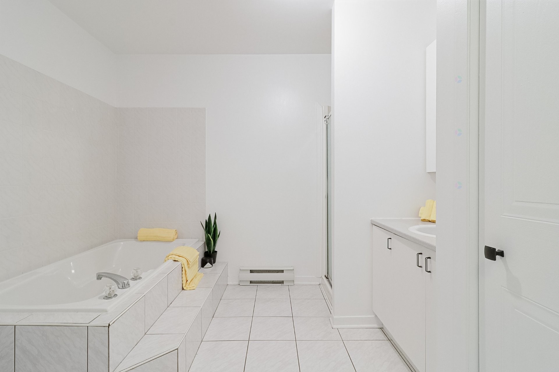 









553Z


Boul. le Bourg-Neuf

, B,
Repentigny (Le Gardeur),




QC
J5Z4W2

