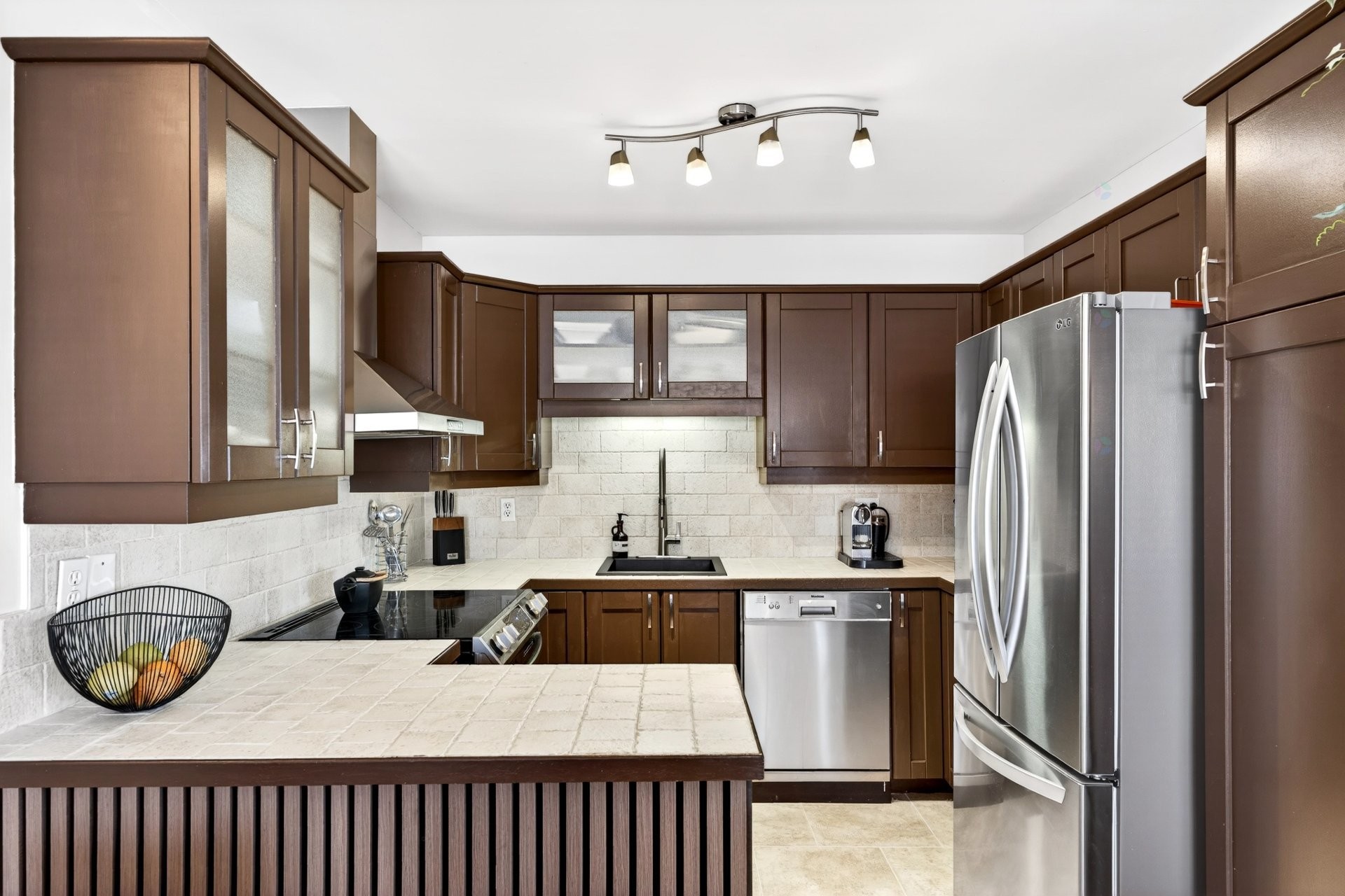 









942


Rue Jovette-Bernier

,
Sherbrooke (Les Nations),




QC
J1J4L3

