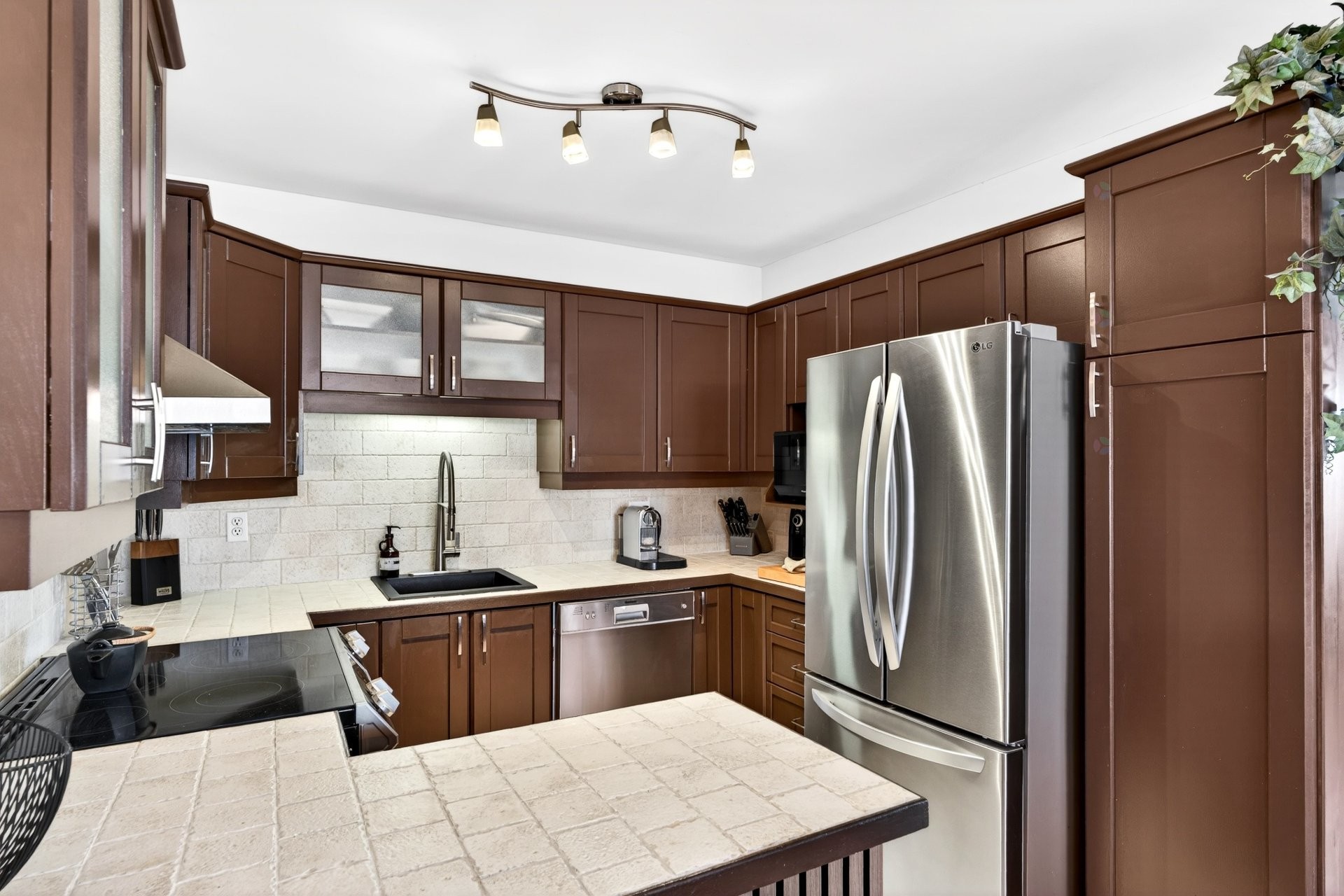 









942


Rue Jovette-Bernier

,
Sherbrooke (Les Nations),




QC
J1J4L3

