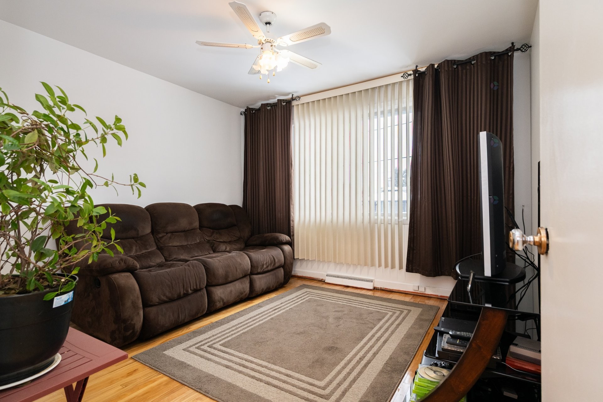 









1404


Boul. Élisabeth

,
Laval (Chomedey),




QC
H7W3J8

