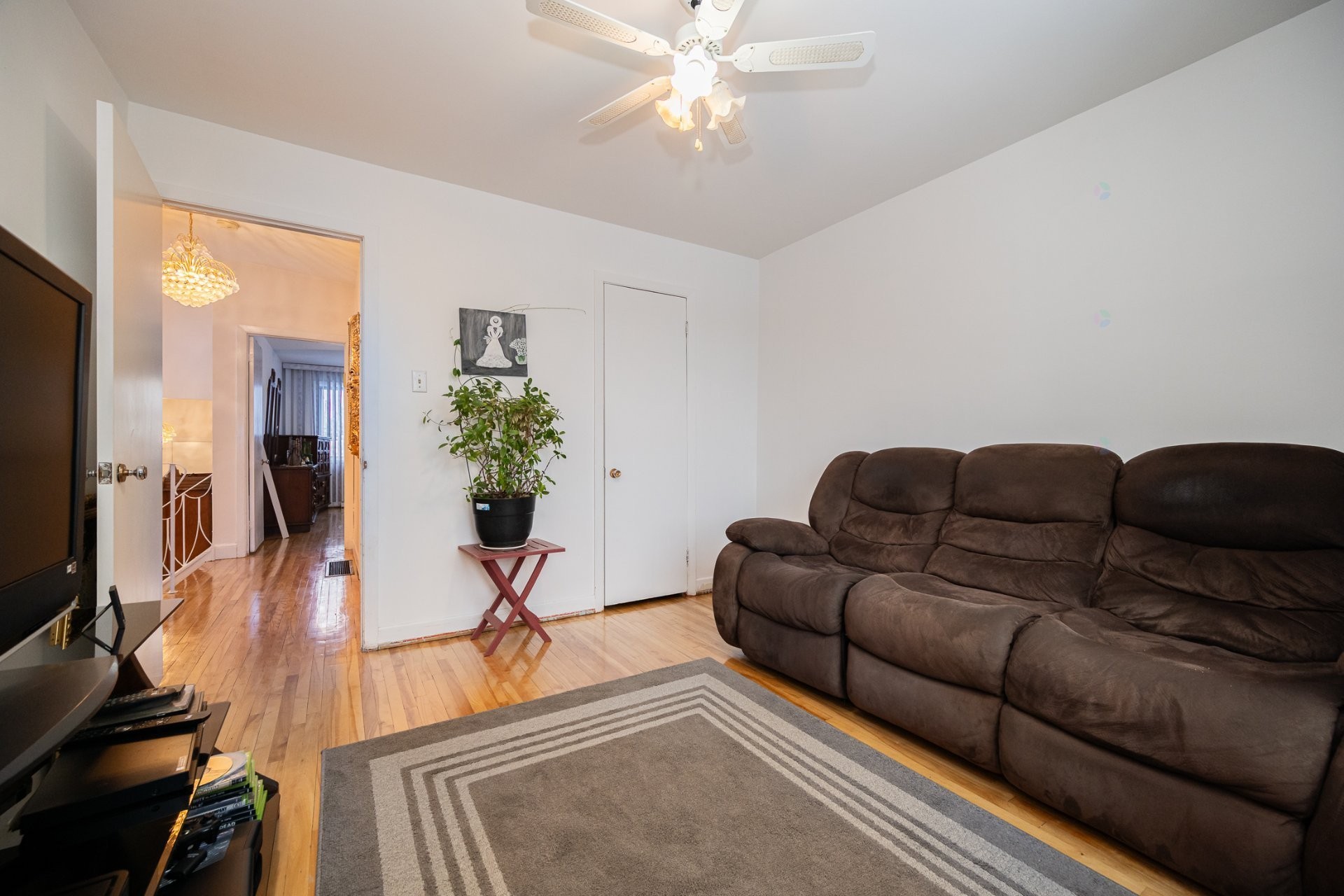 









1404


Boul. Élisabeth

,
Laval (Chomedey),




QC
H7W3J8

