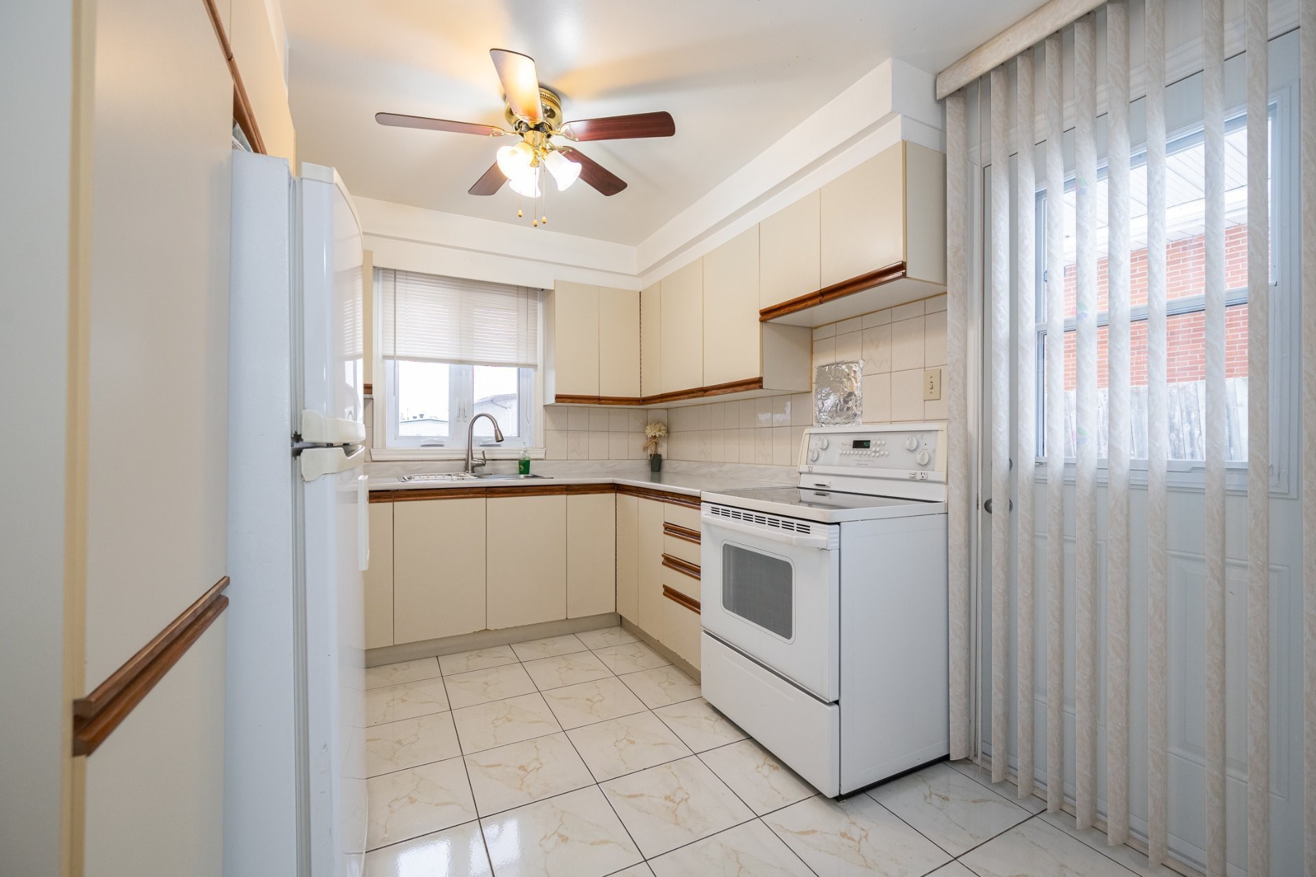 









1404


Boul. Élisabeth

,
Laval (Chomedey),




QC
H7W3J8

