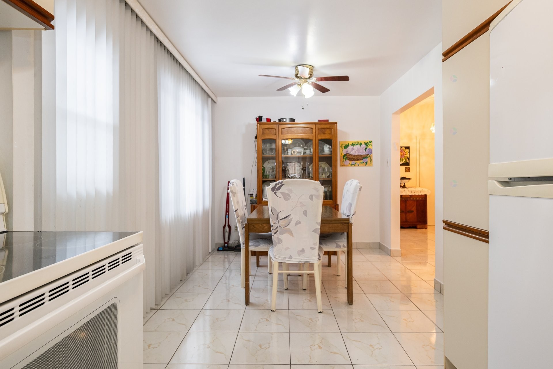 









1404


Boul. Élisabeth

,
Laval (Chomedey),




QC
H7W3J8

