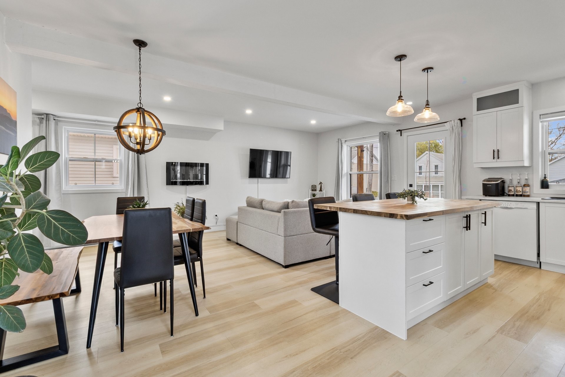 









248


Rue Bilodeau

,
East Angus,




QC
J0B1R0

