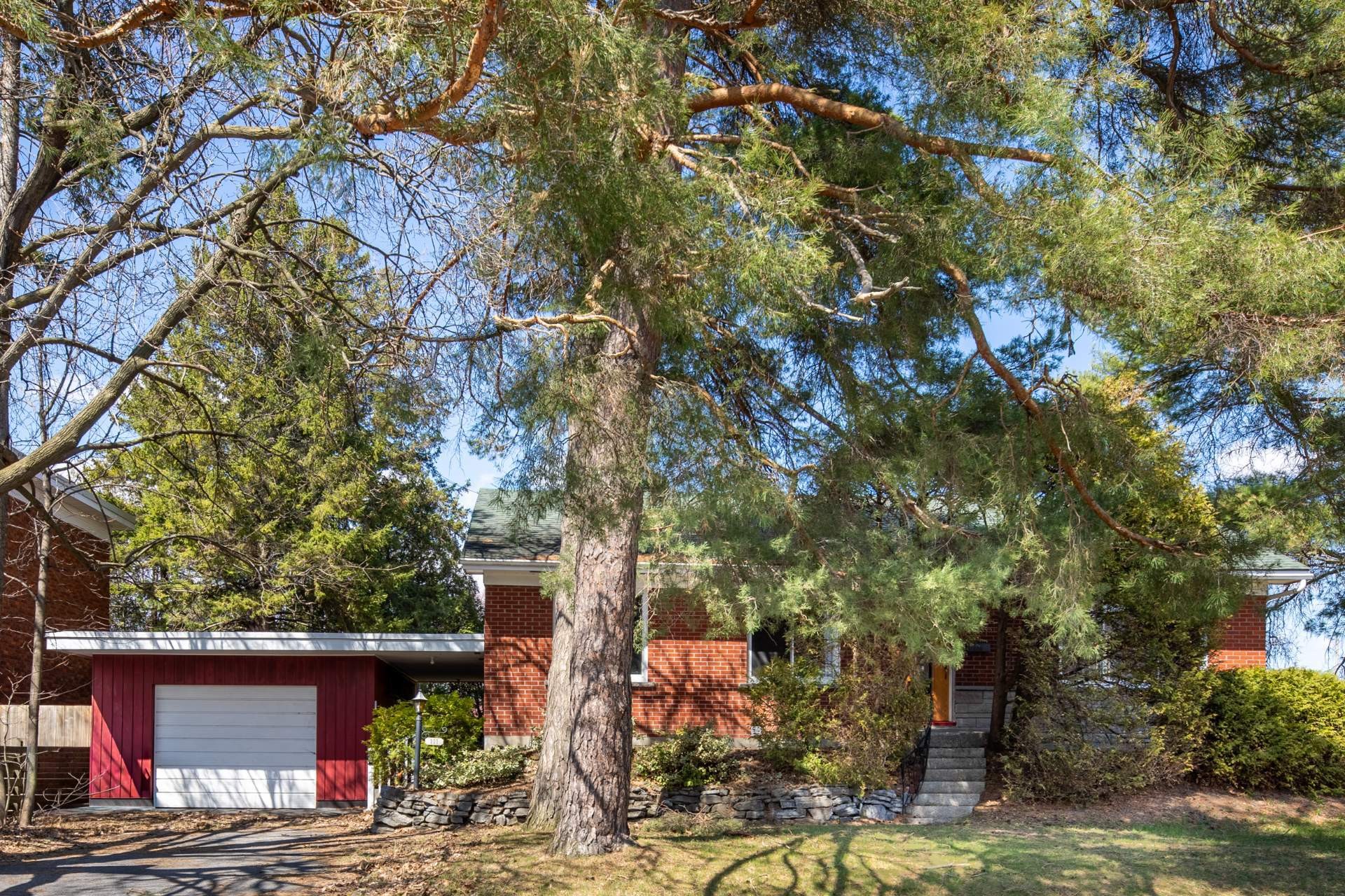 









111


Rue Parenteau

,
Saint-Jean-sur-Richelieu,




QC
J3B3V9

