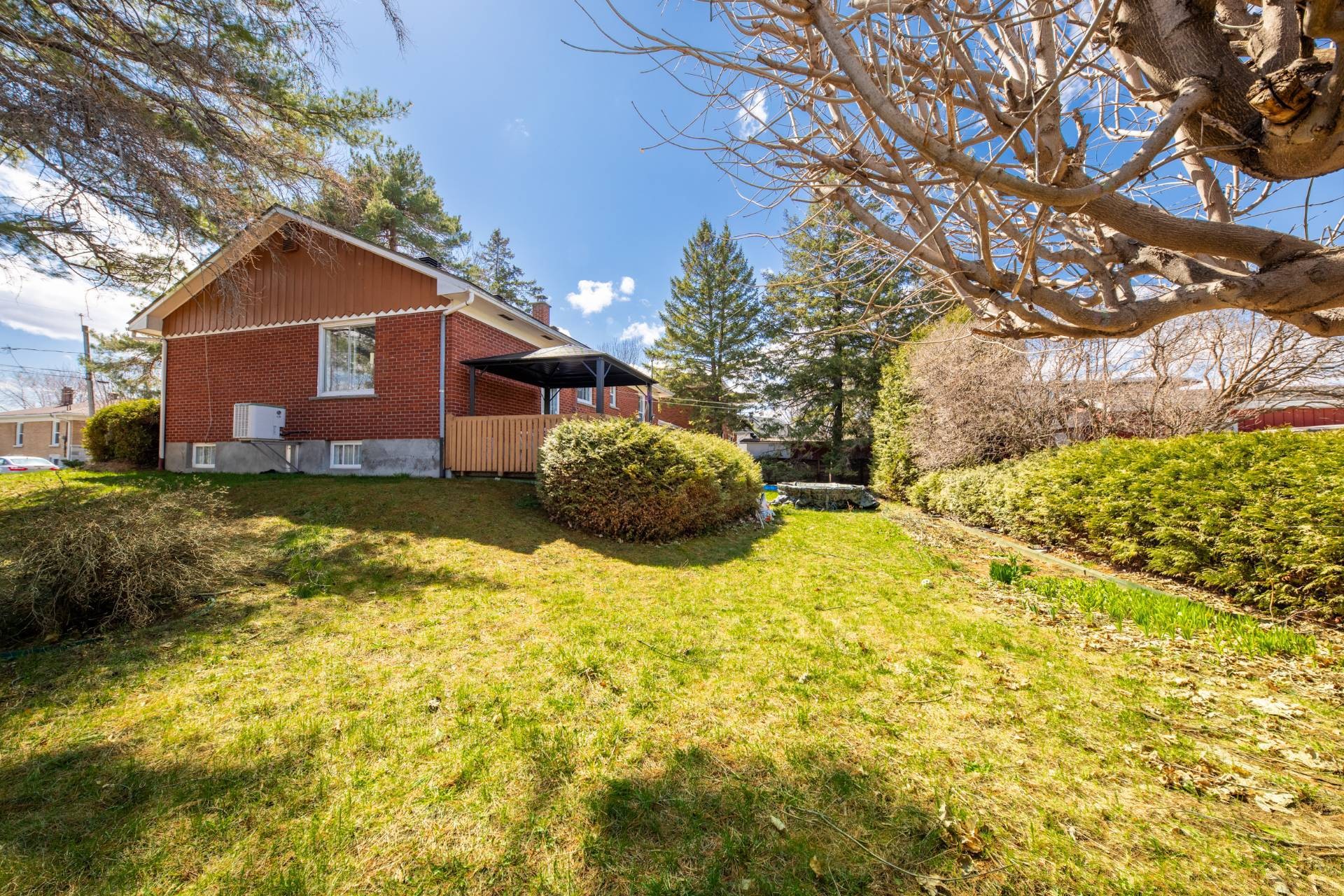 









111


Rue Parenteau

,
Saint-Jean-sur-Richelieu,




QC
J3B3V9

