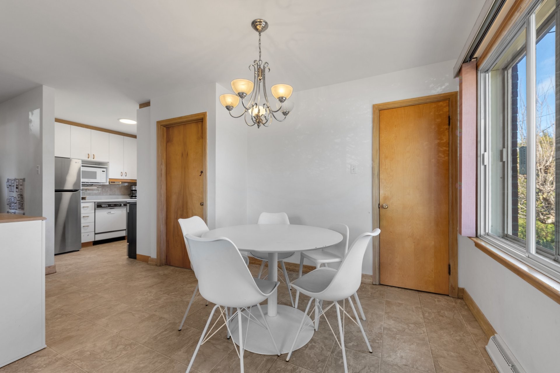 









111


Rue Parenteau

,
Saint-Jean-sur-Richelieu,




QC
J3B3V9

