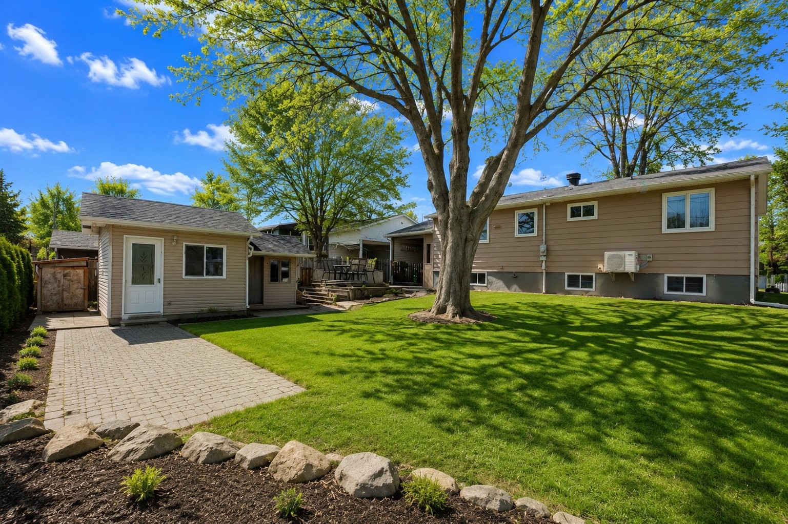 









979


Rue La Salle

,
Saint-Bruno-de-Montarville,




QC
J3V3Y1

