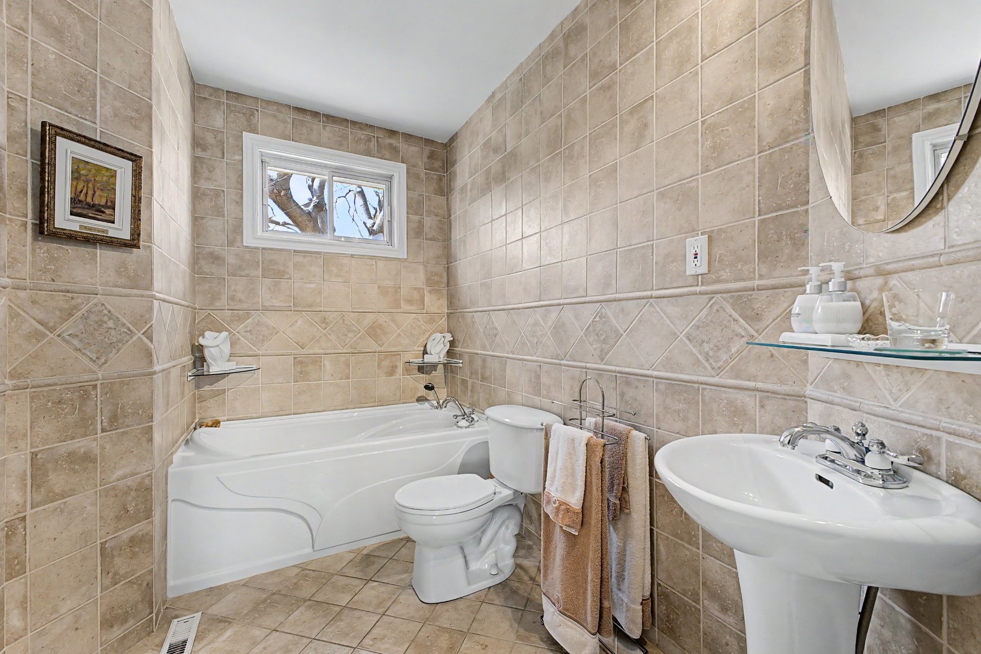 









979


Rue La Salle

,
Saint-Bruno-de-Montarville,




QC
J3V3Y1

