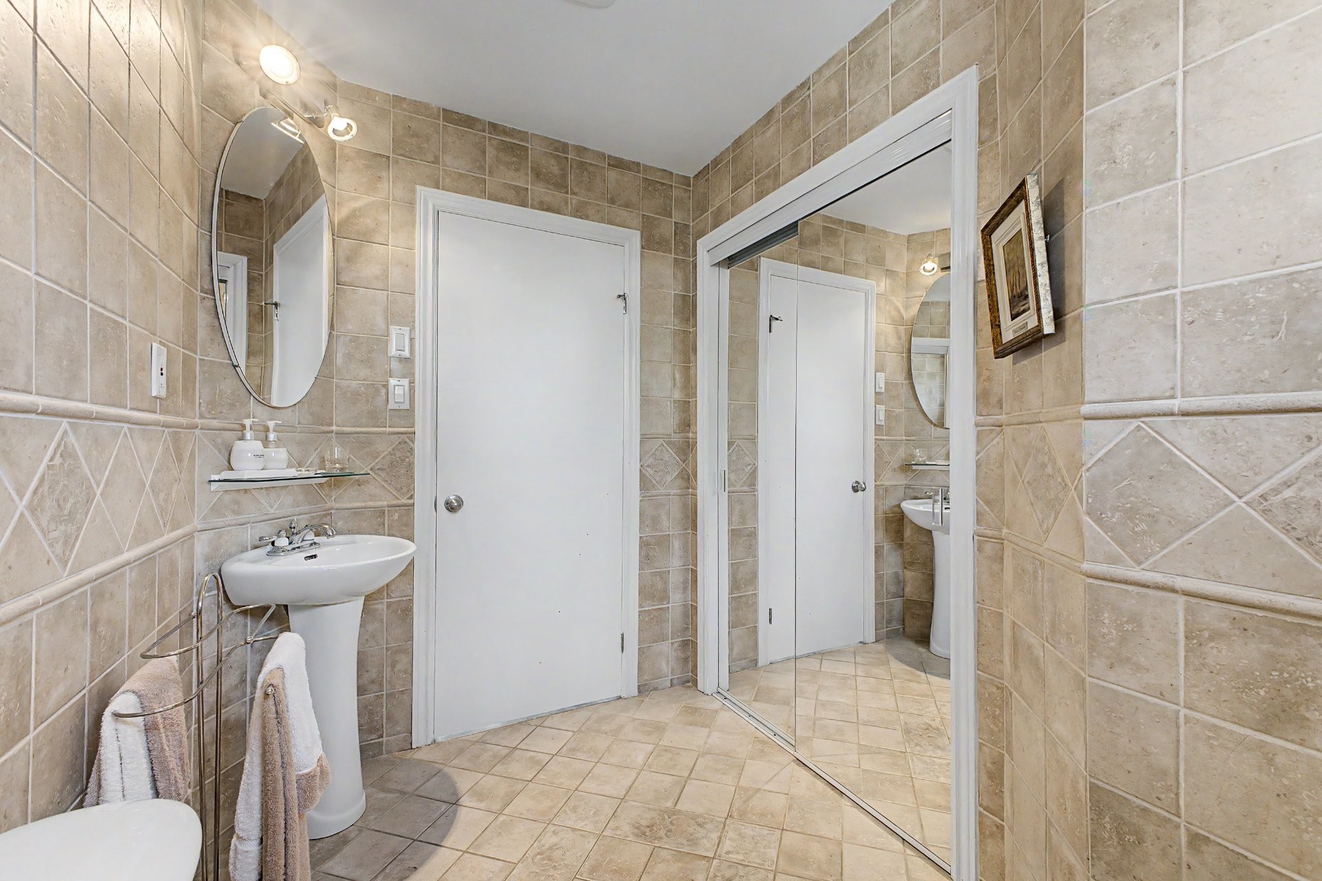 









979


Rue La Salle

,
Saint-Bruno-de-Montarville,




QC
J3V3Y1

