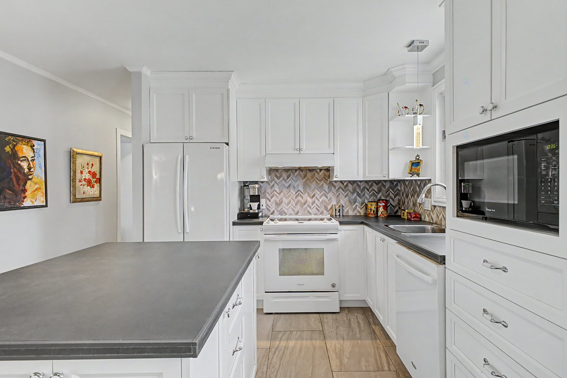 









979


Rue La Salle

,
Saint-Bruno-de-Montarville,




QC
J3V3Y1

