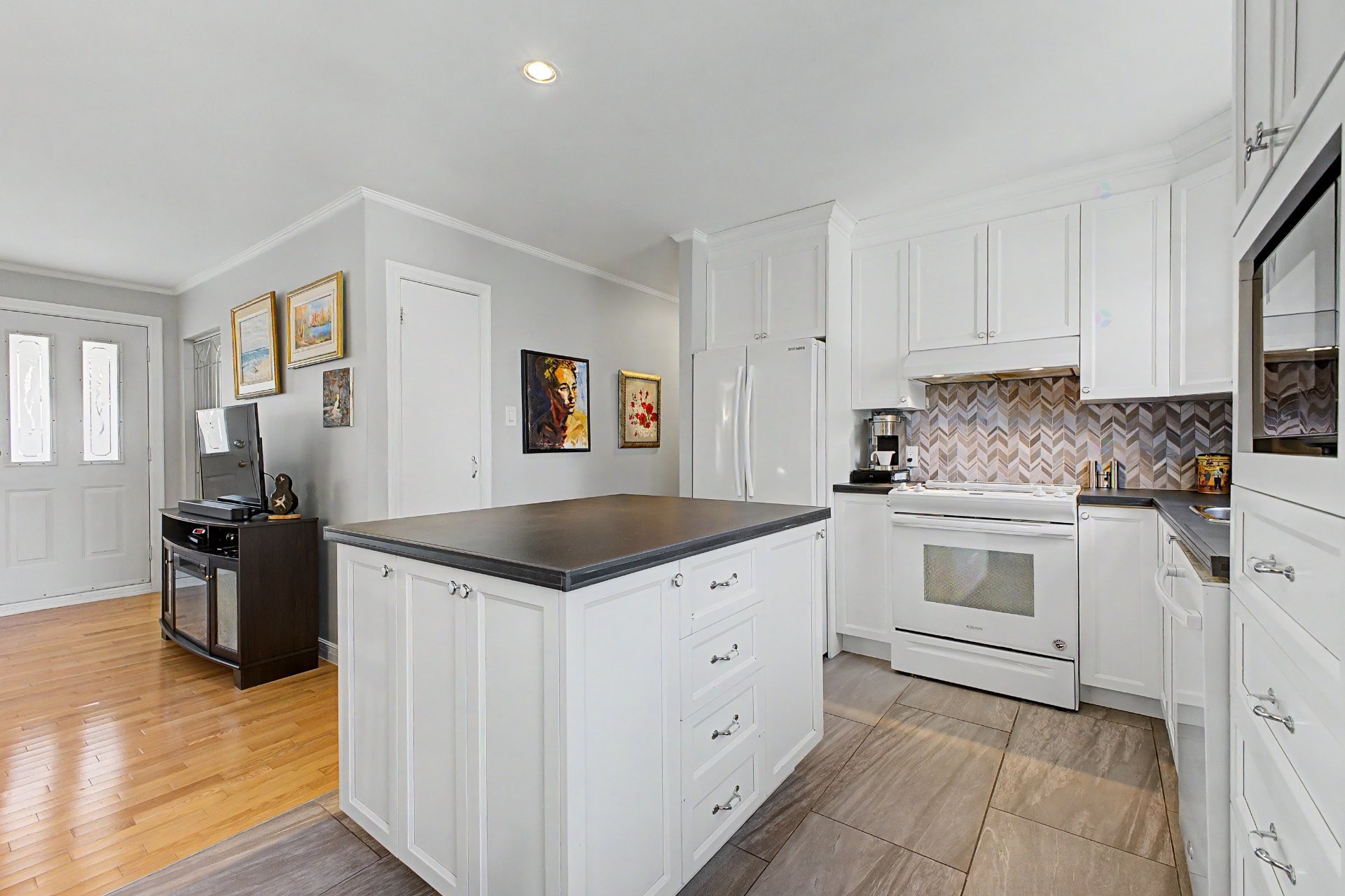 









979


Rue La Salle

,
Saint-Bruno-de-Montarville,




QC
J3V3Y1

