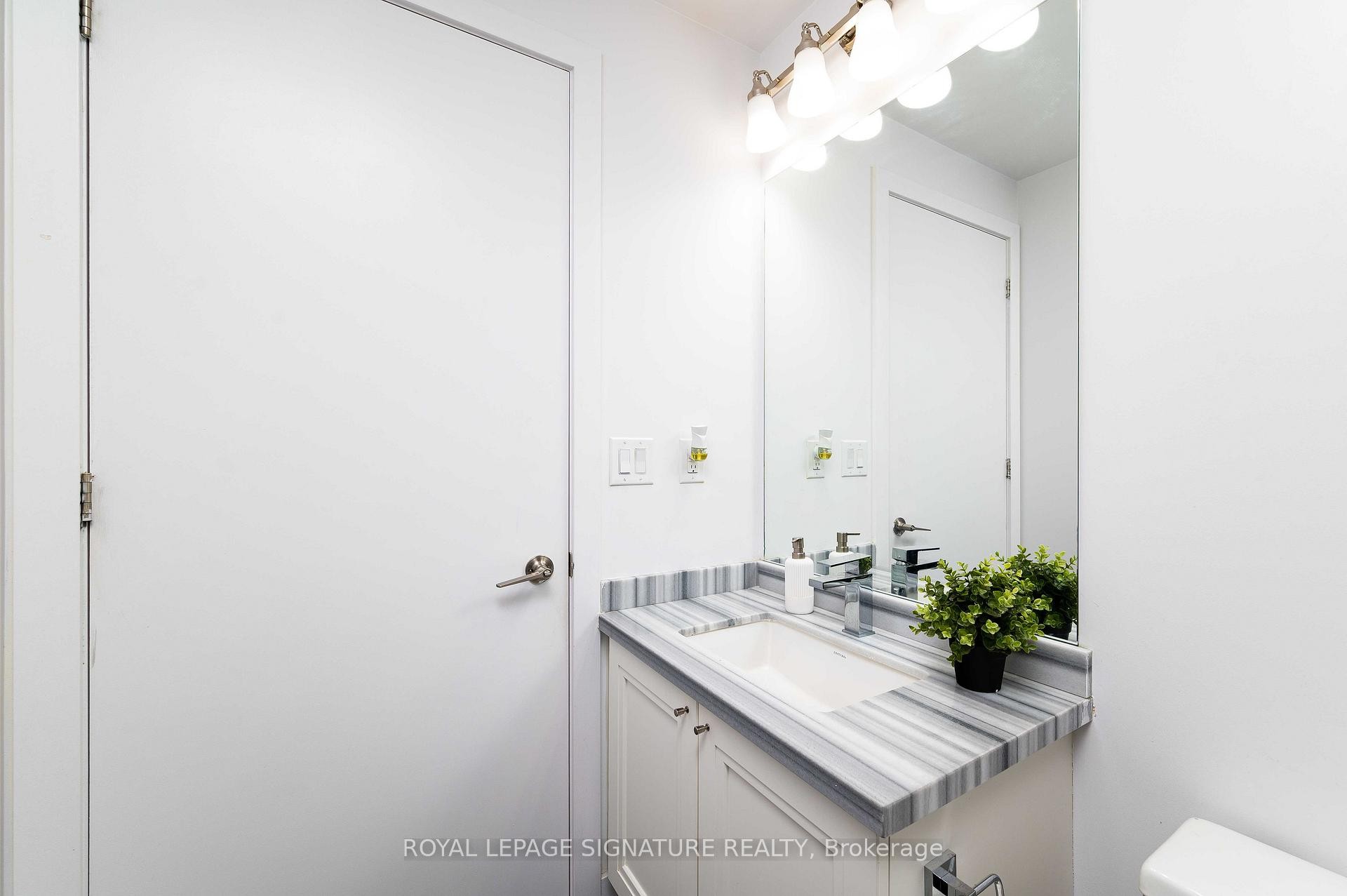 









4011


Brickstone

Mews, PH4,
Mississauga,




ON
L5B 0G3

