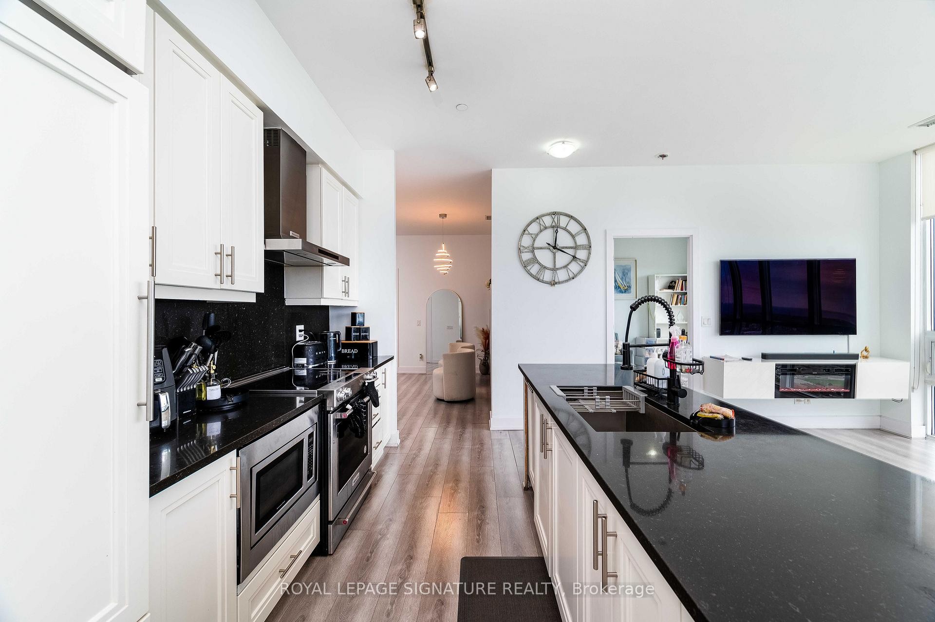 









4011


Brickstone

Mews, PH4,
Mississauga,




ON
L5B 0G3

