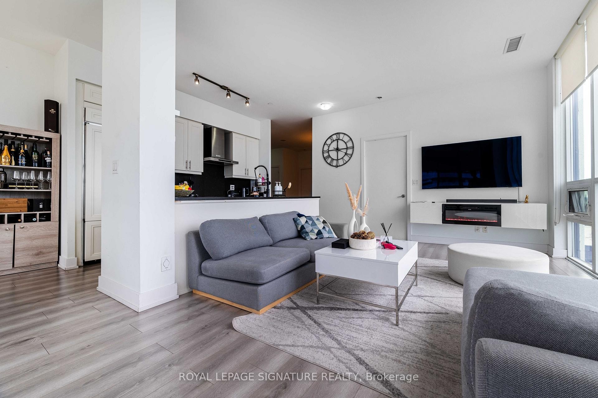 









4011


Brickstone

Mews, PH4,
Mississauga,




ON
L5B 0G3

