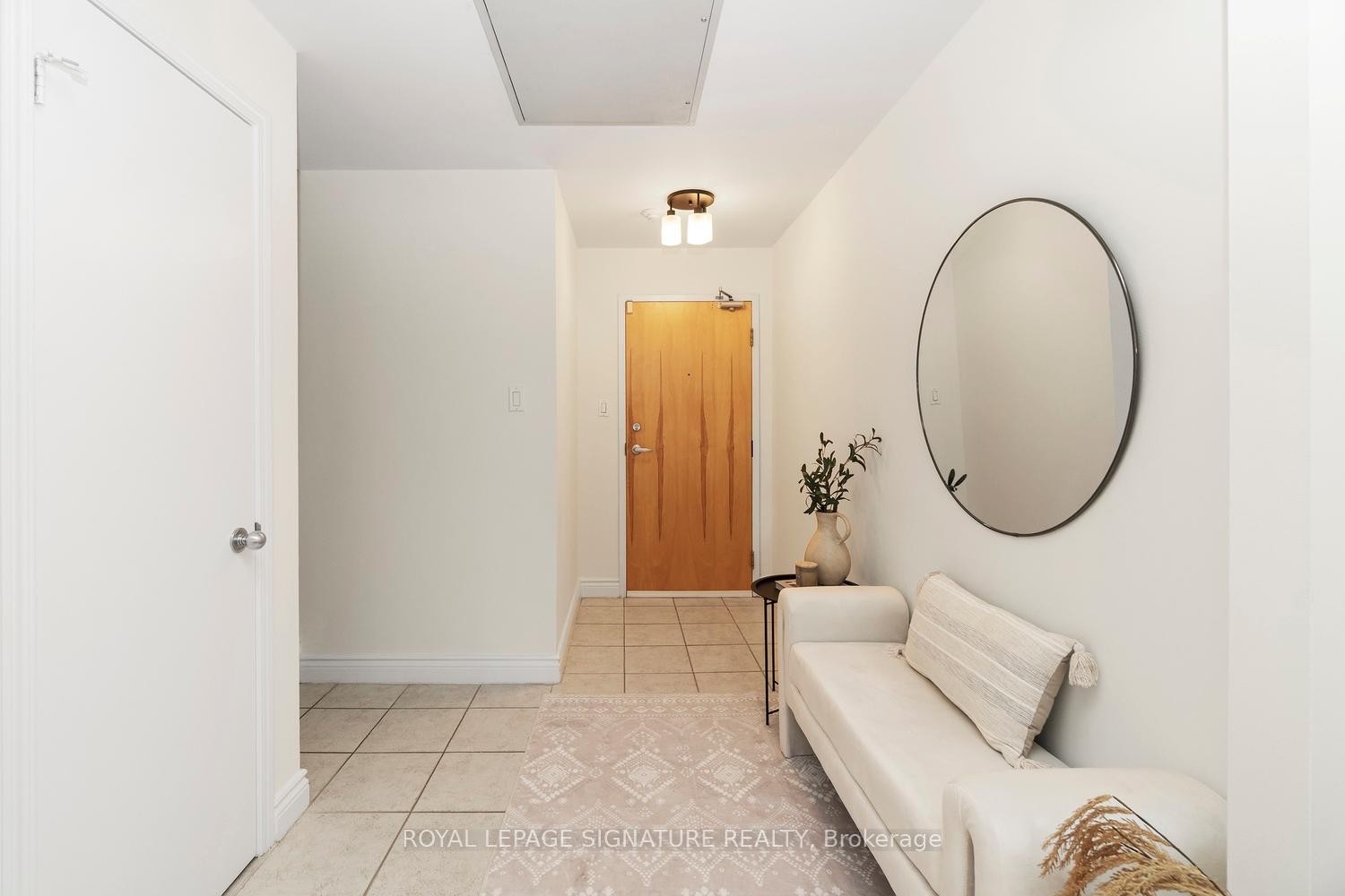 









550


Front

Street West, 207,
Toronto,




ON
M5V 3N5

