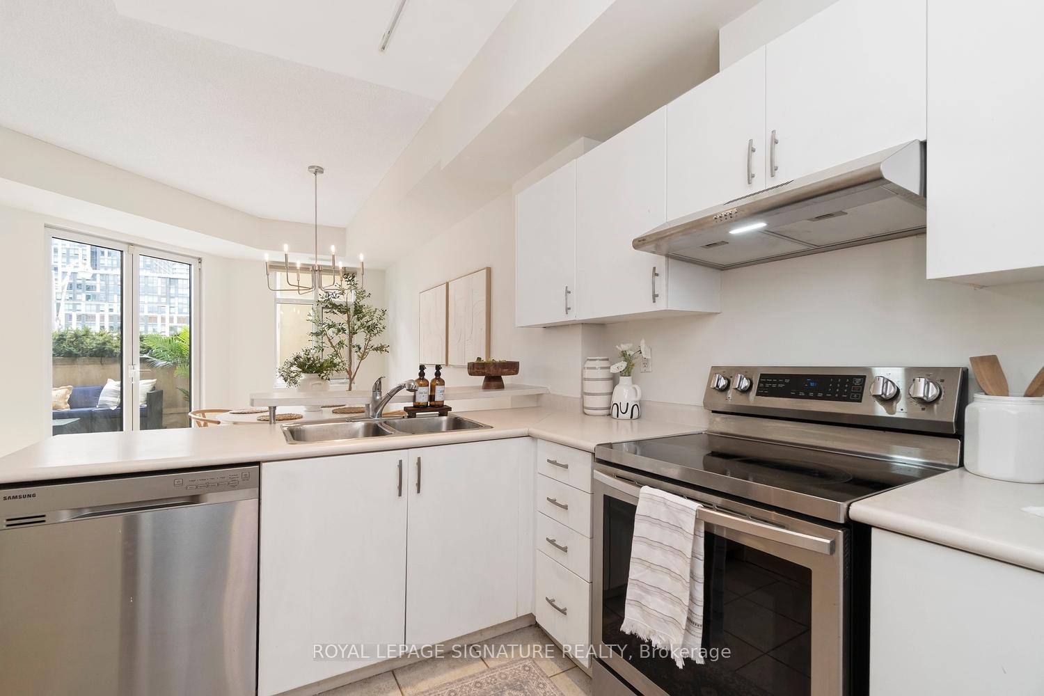 









550


Front

Street West, 207,
Toronto,




ON
M5V 3N5

