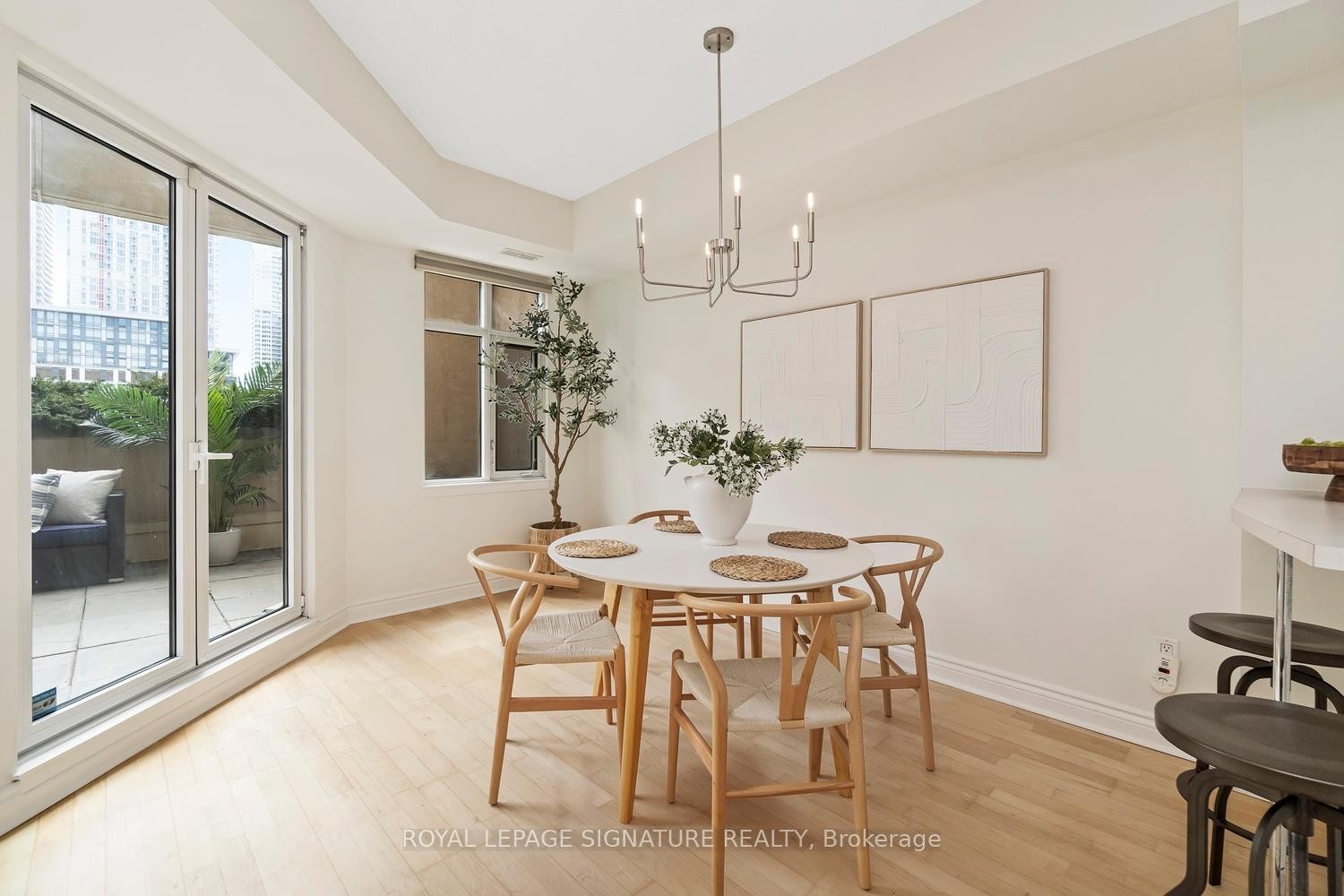 









550


Front

Street West, 207,
Toronto,




ON
M5V 3N5

