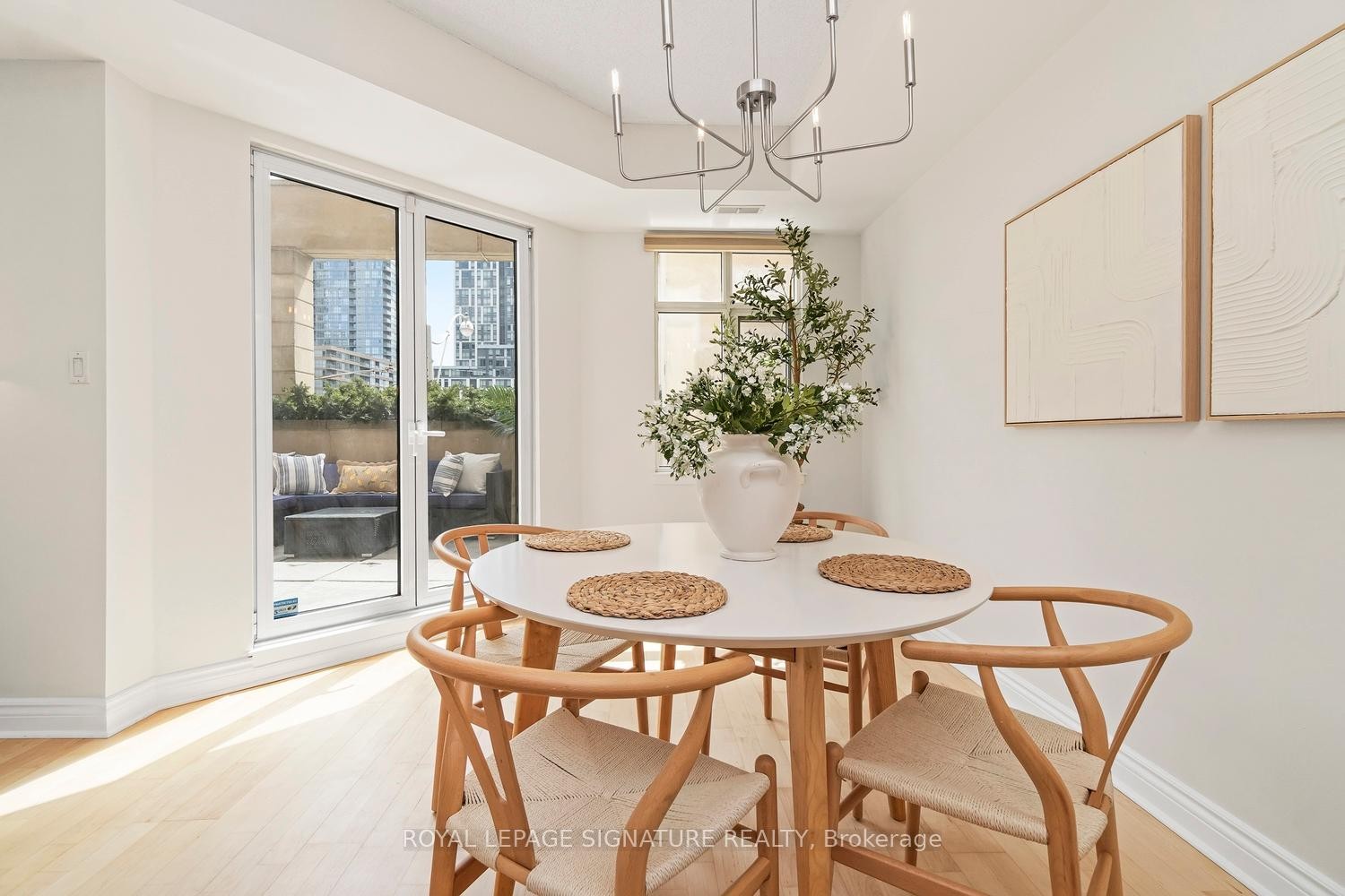 









550


Front

Street West, 207,
Toronto,




ON
M5V 3N5

