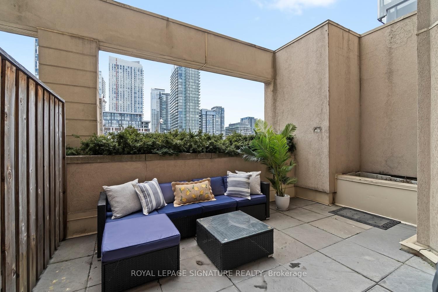 









550


Front

Street West, 207,
Toronto,




ON
M5V 3N5

