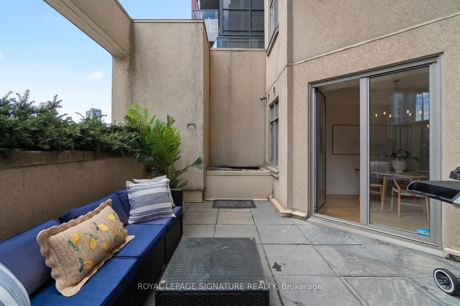 









550


Front

Street West, 207,
Toronto,




ON
M5V 3N5

