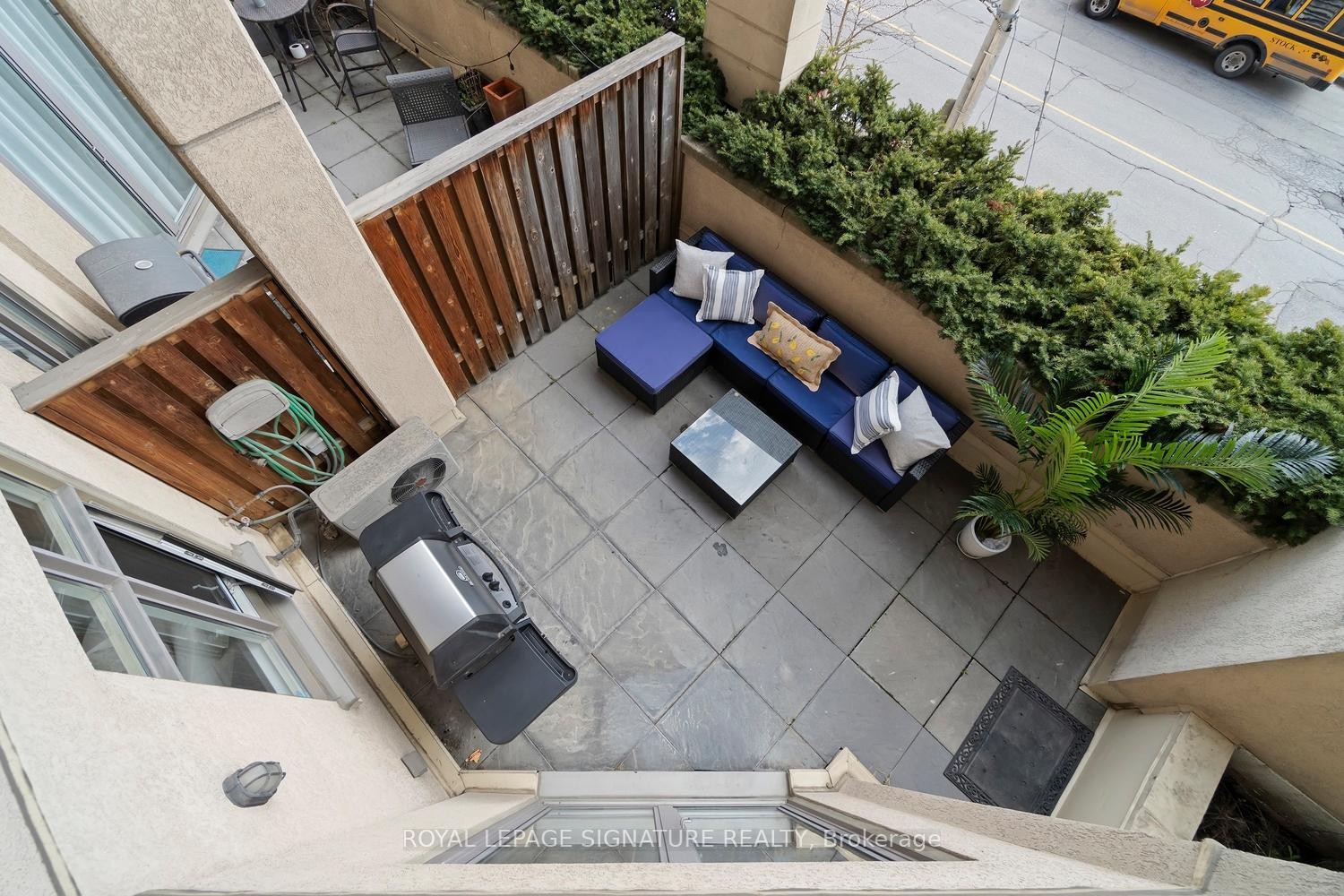









550


Front

Street West, 207,
Toronto,




ON
M5V 3N5

