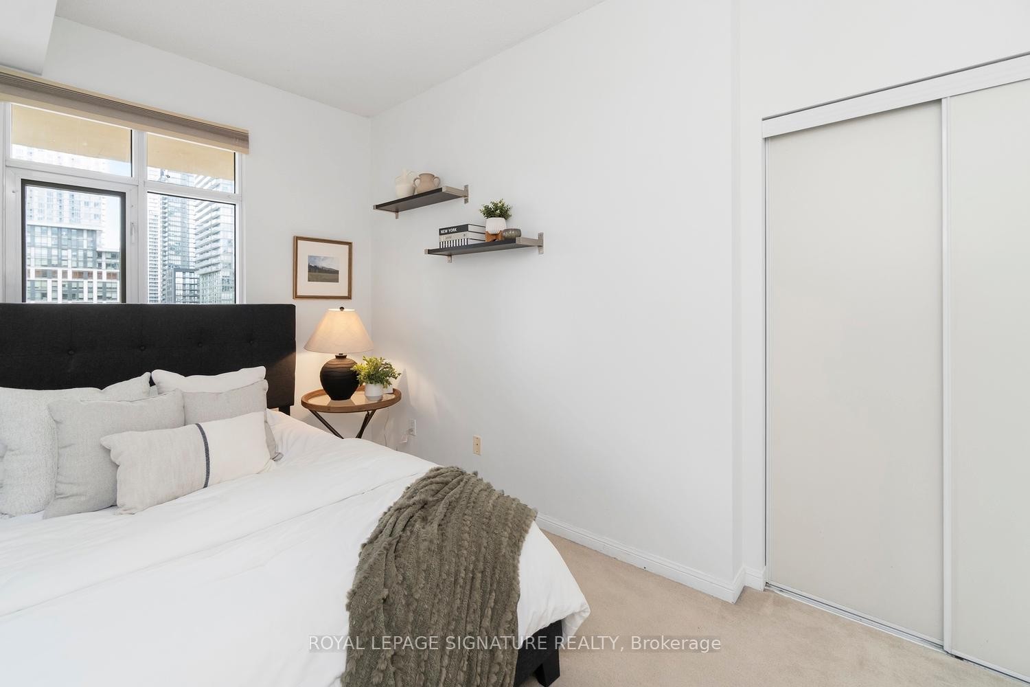 









550


Front

Street West, 207,
Toronto,




ON
M5V 3N5

