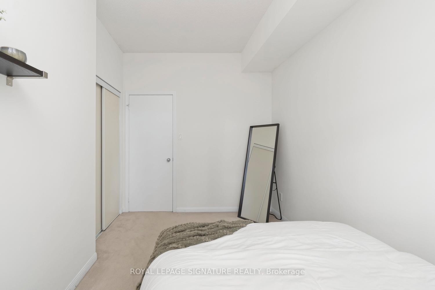 









550


Front

Street West, 207,
Toronto,




ON
M5V 3N5

