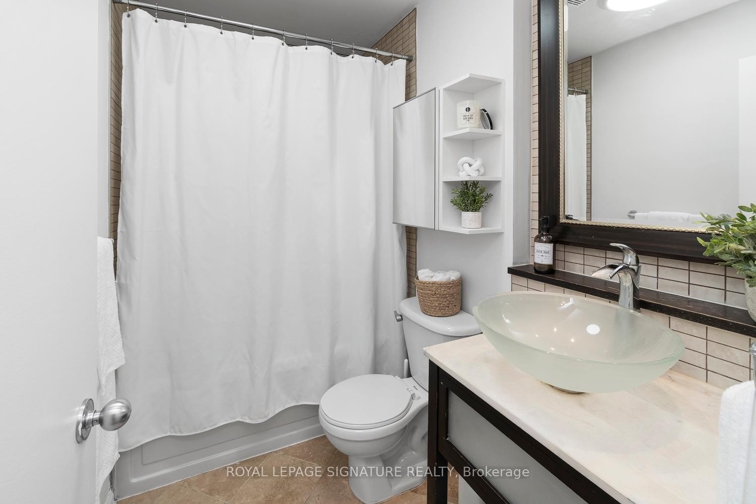 









550


Front

Street West, 207,
Toronto,




ON
M5V 3N5

