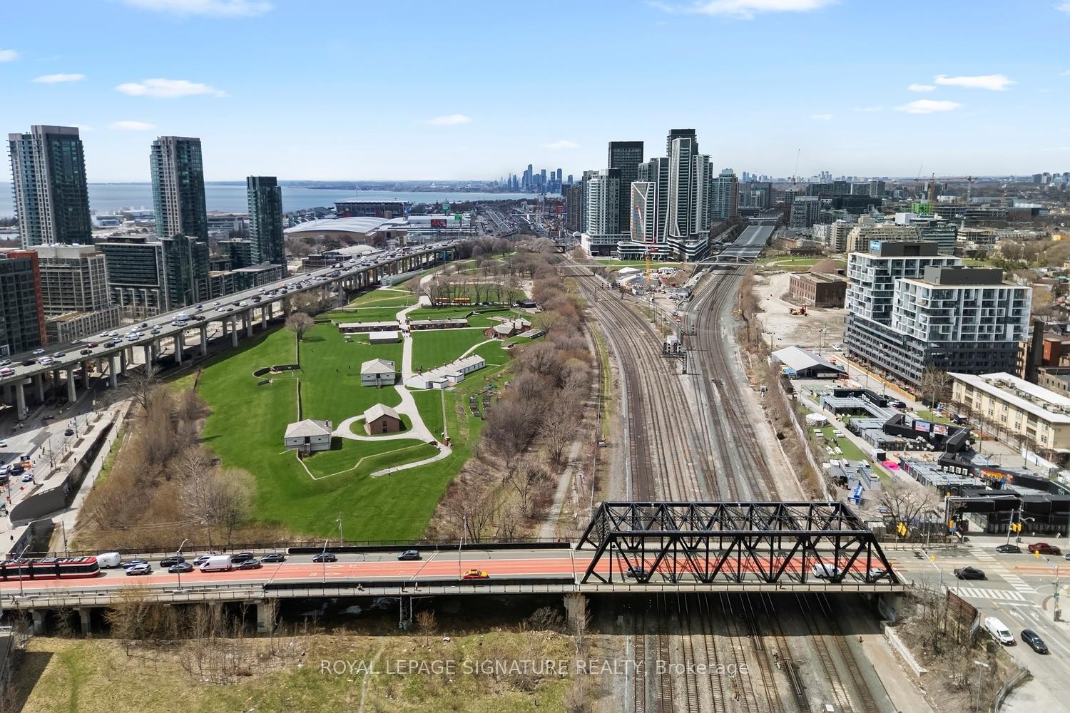 









550


Front

Street West, 207,
Toronto,




ON
M5V 3N5

