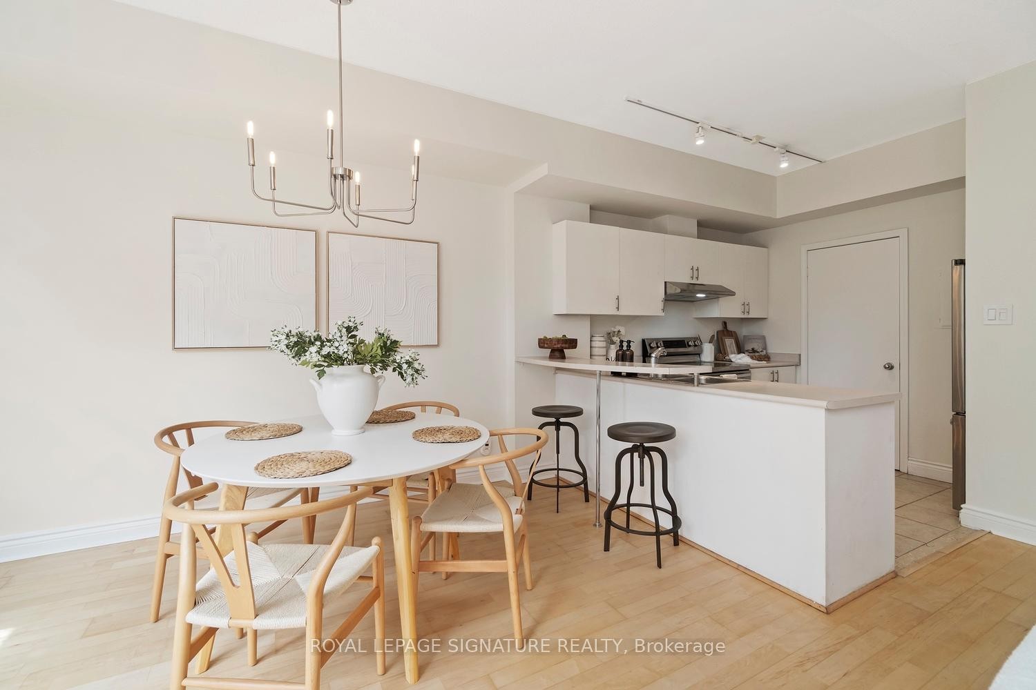 









550


Front

Street West, 207,
Toronto,




ON
M5V 3N5

