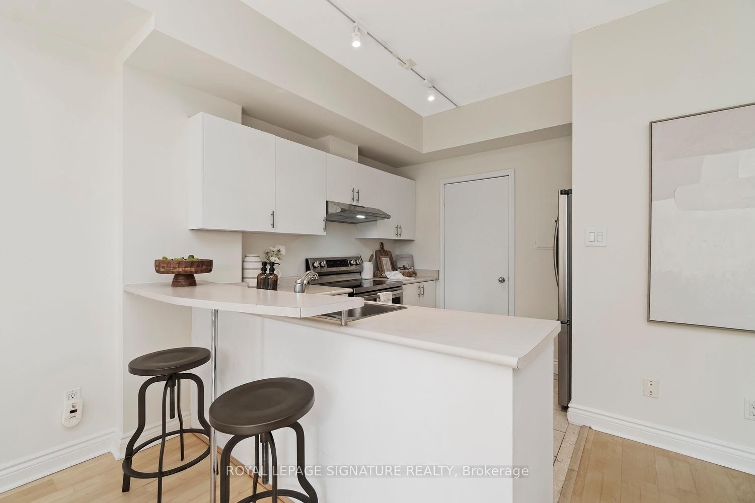 









550


Front

Street West, 207,
Toronto,




ON
M5V 3N5

