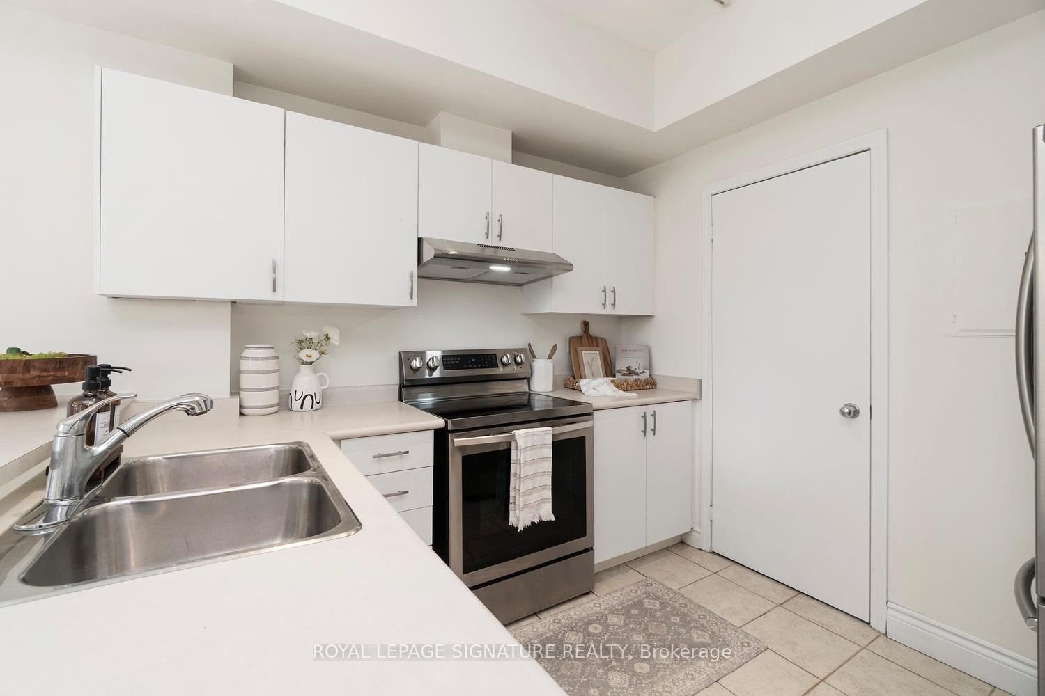 









550


Front

Street West, 207,
Toronto,




ON
M5V 3N5

