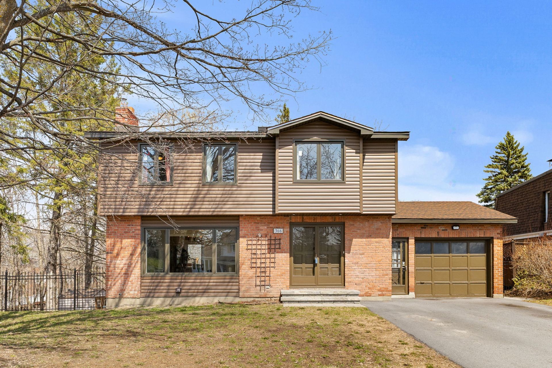 









366


Boul. Riel

,
Gatineau (Hull),




QC
J8Z1B4


