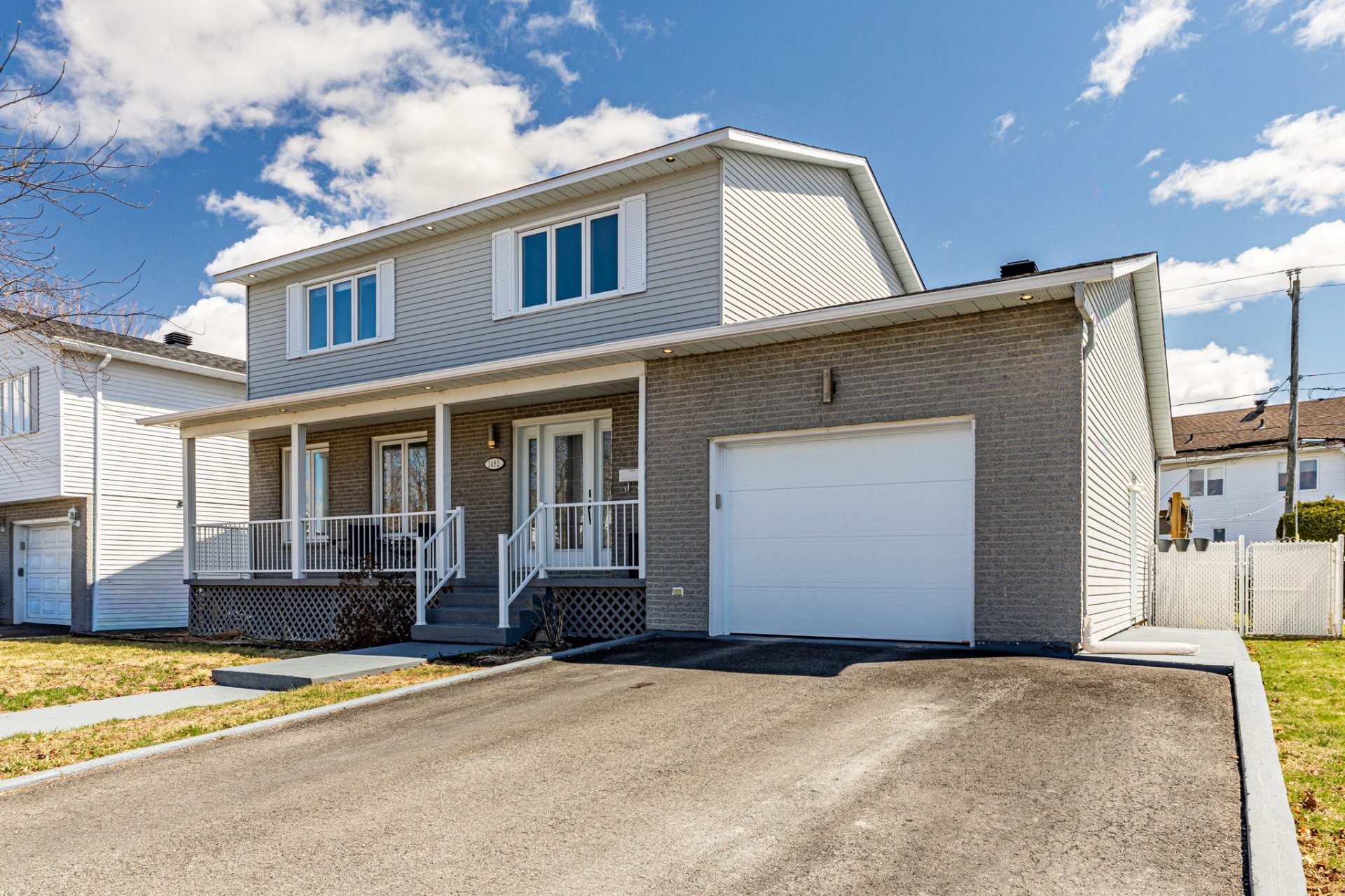 









1492


Boul. René-Gaultier

,
Varennes,




QC
J3X1L9

