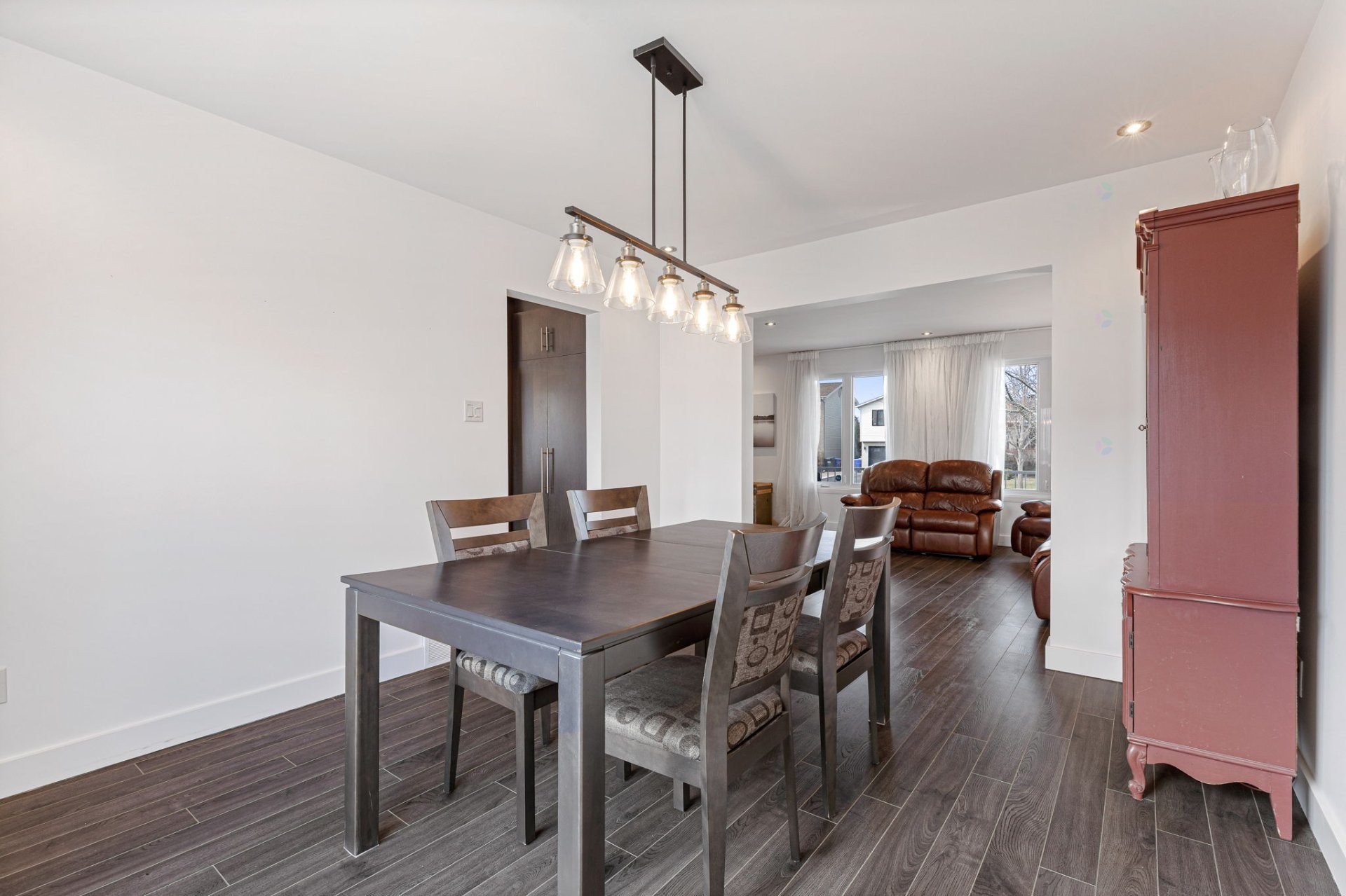 









1492


Boul. René-Gaultier

,
Varennes,




QC
J3X1L9

