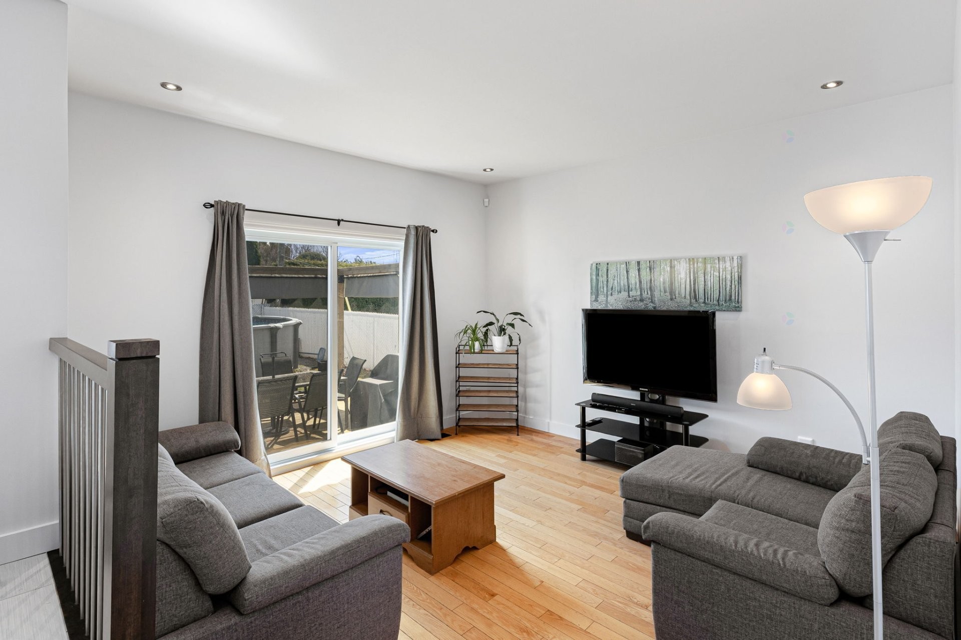 









1492


Boul. René-Gaultier

,
Varennes,




QC
J3X1L9

