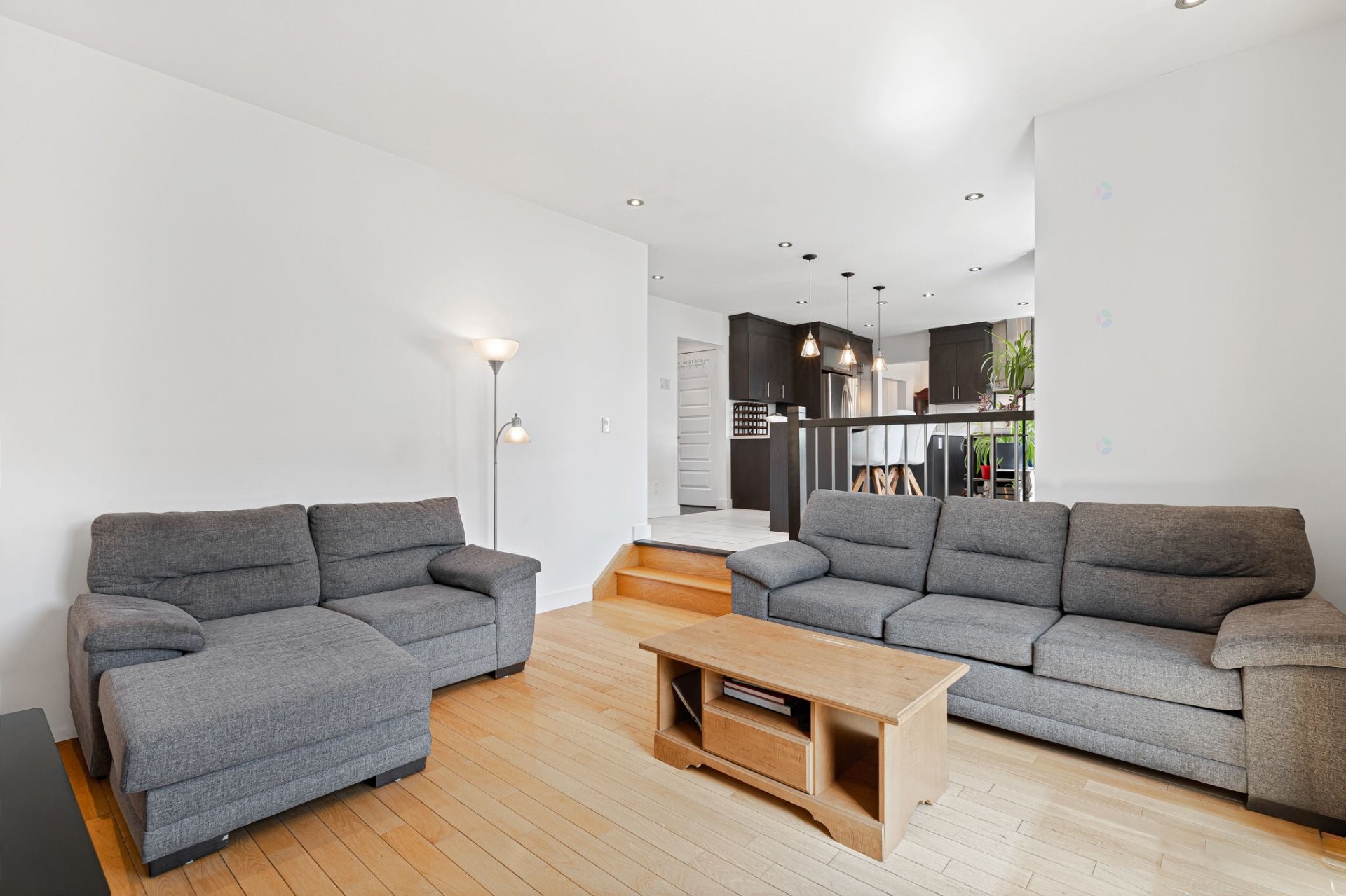 









1492


Boul. René-Gaultier

,
Varennes,




QC
J3X1L9

