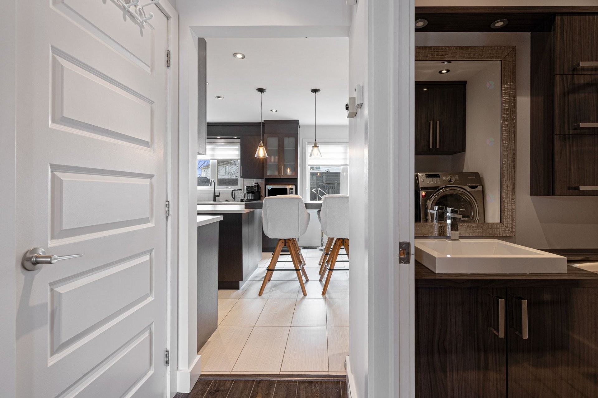 









1492


Boul. René-Gaultier

,
Varennes,




QC
J3X1L9


