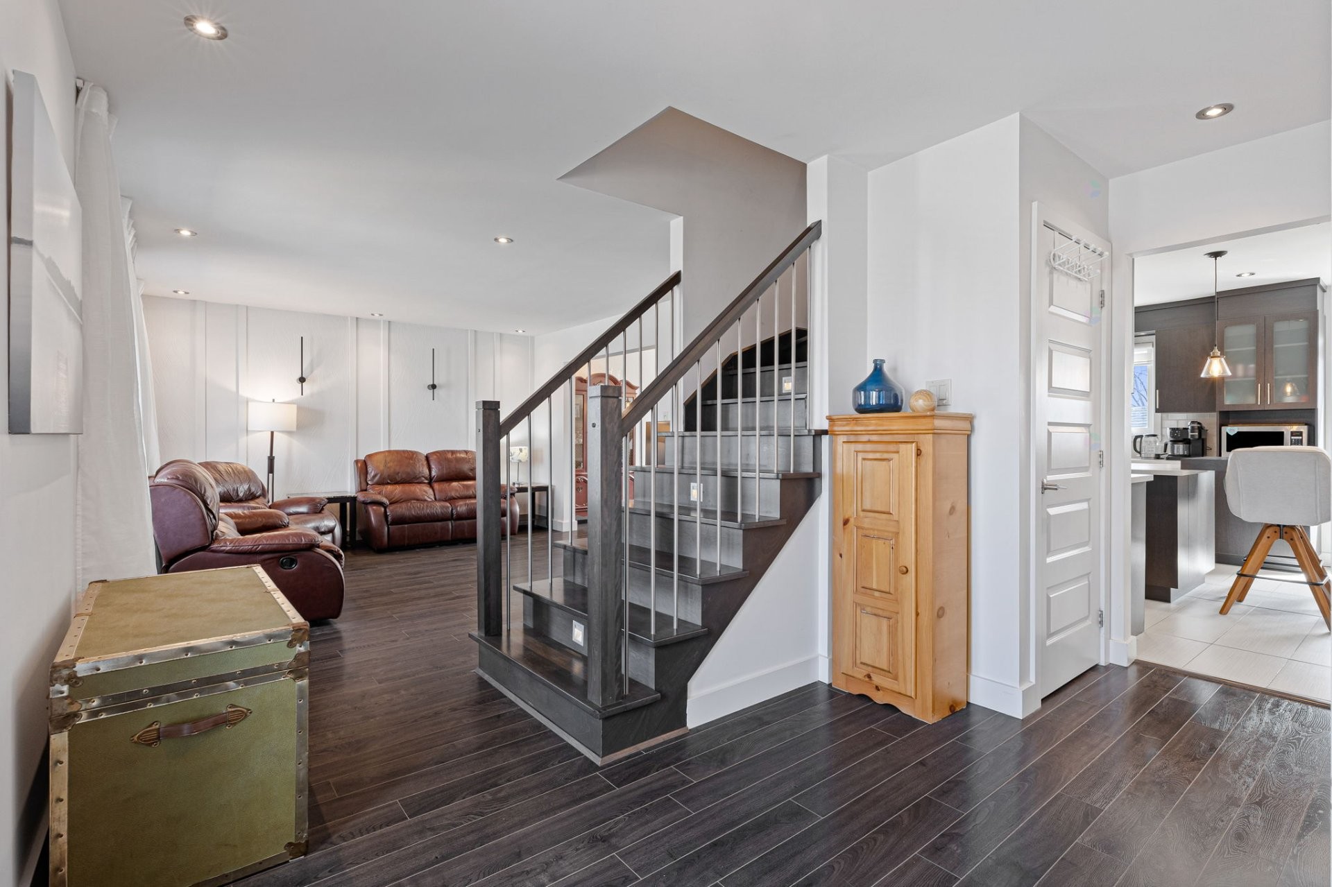 









1492


Boul. René-Gaultier

,
Varennes,




QC
J3X1L9

