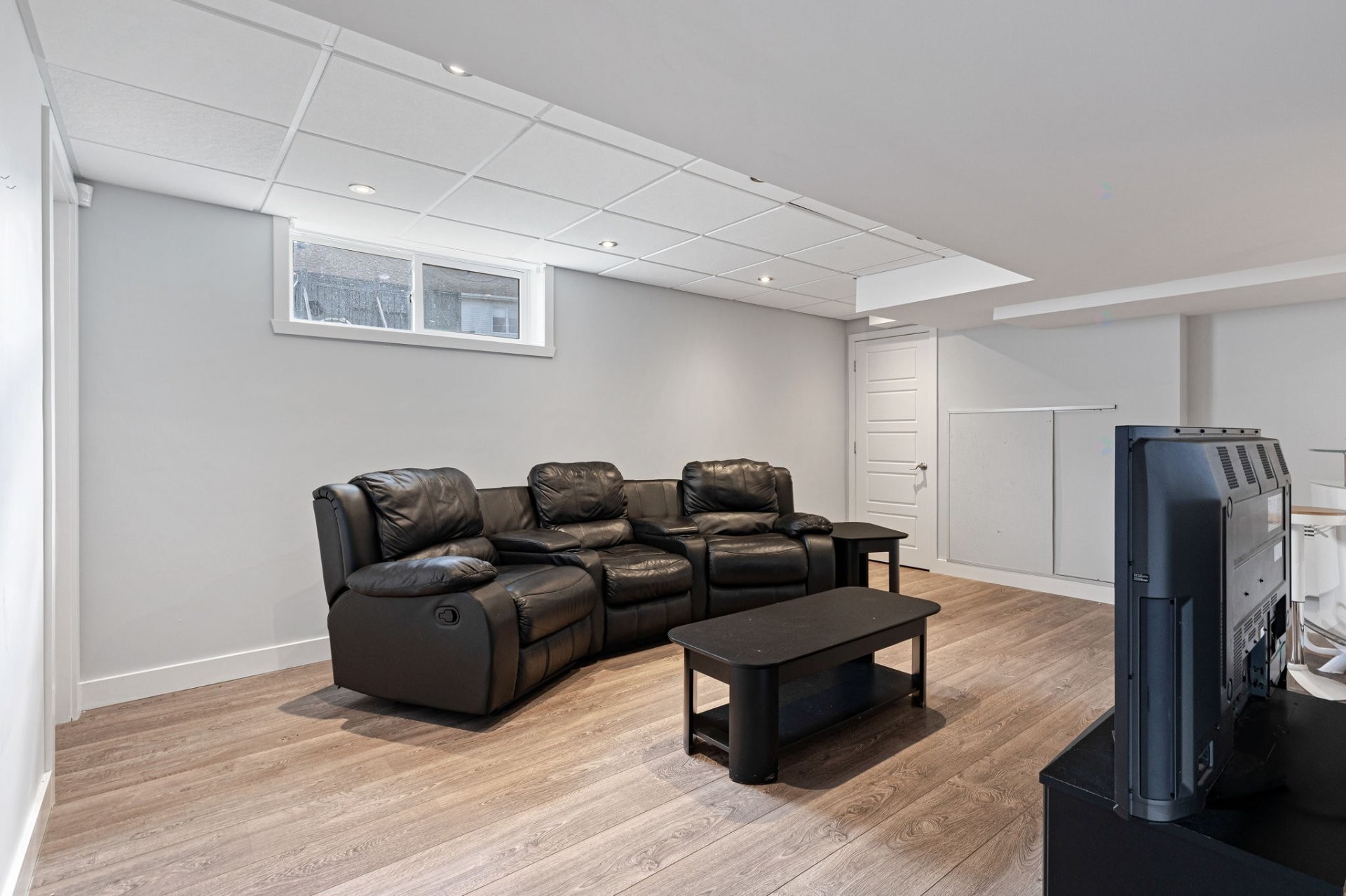 









1492


Boul. René-Gaultier

,
Varennes,




QC
J3X1L9

