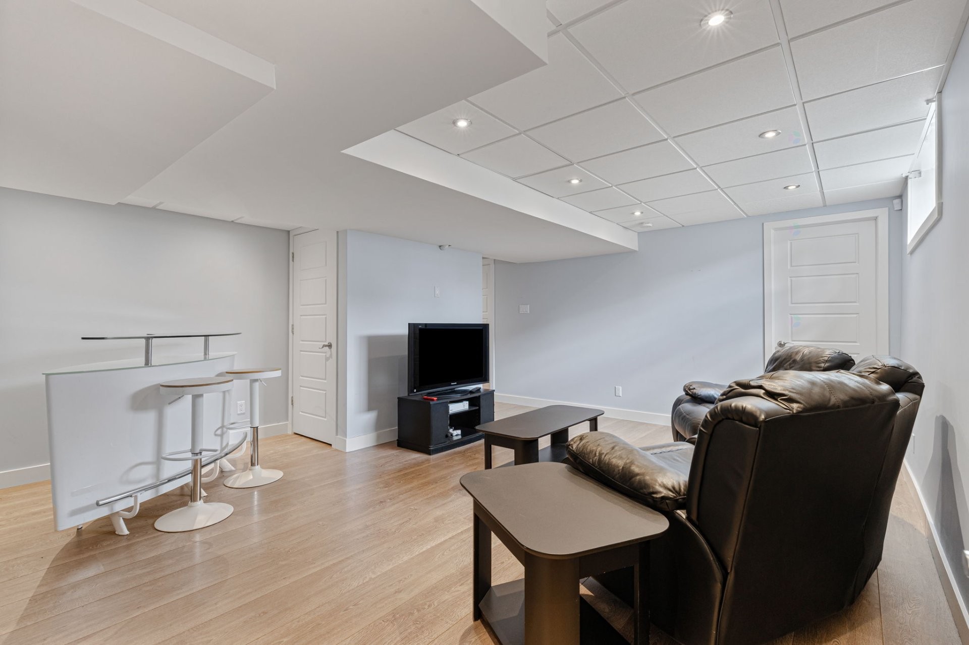 









1492


Boul. René-Gaultier

,
Varennes,




QC
J3X1L9

