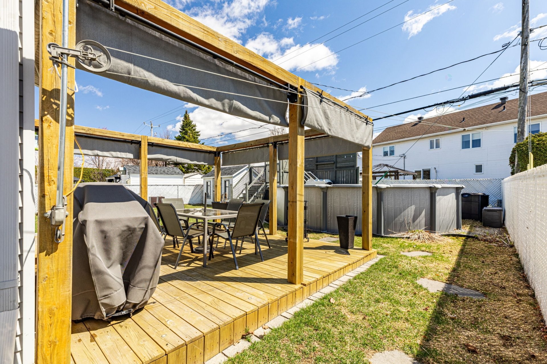 









1492


Boul. René-Gaultier

,
Varennes,




QC
J3X1L9

