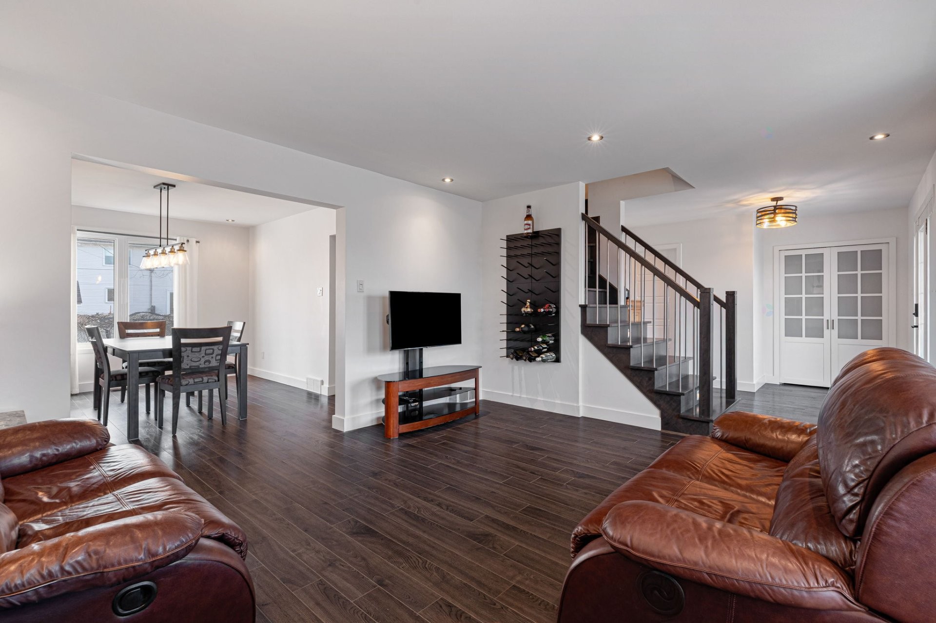 









1492


Boul. René-Gaultier

,
Varennes,




QC
J3X1L9

