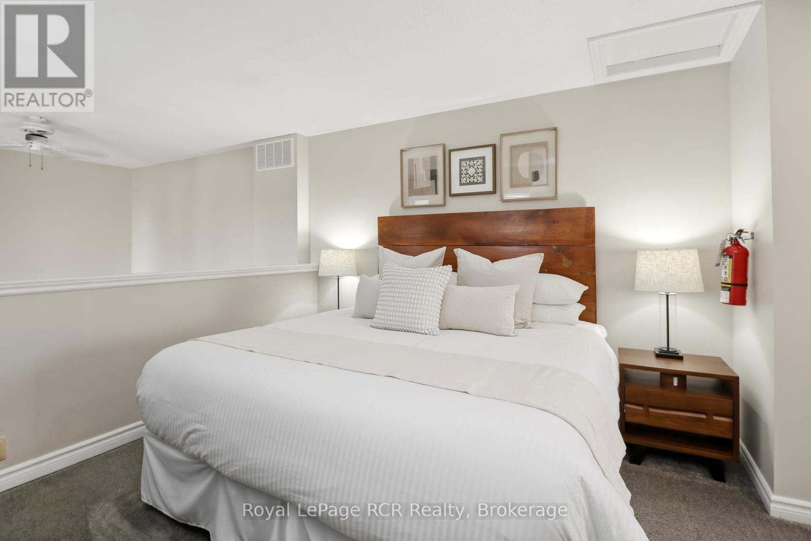 












113 - 110 FAIRWAY COURT

,
Blue Mountains,




Ontario
L9Y0P8

