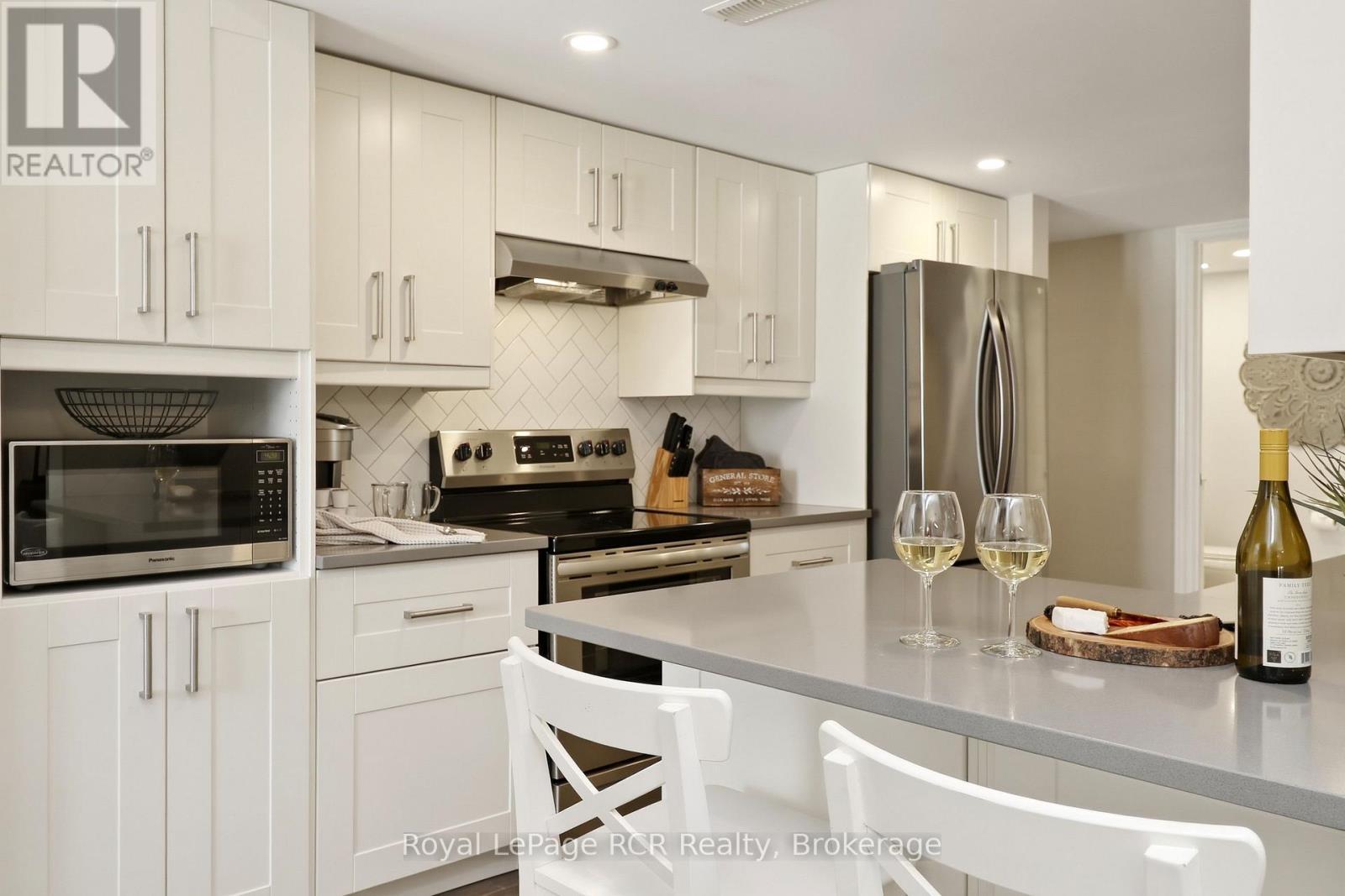 












113 - 110 FAIRWAY COURT

,
Blue Mountains,




Ontario
L9Y0P8

