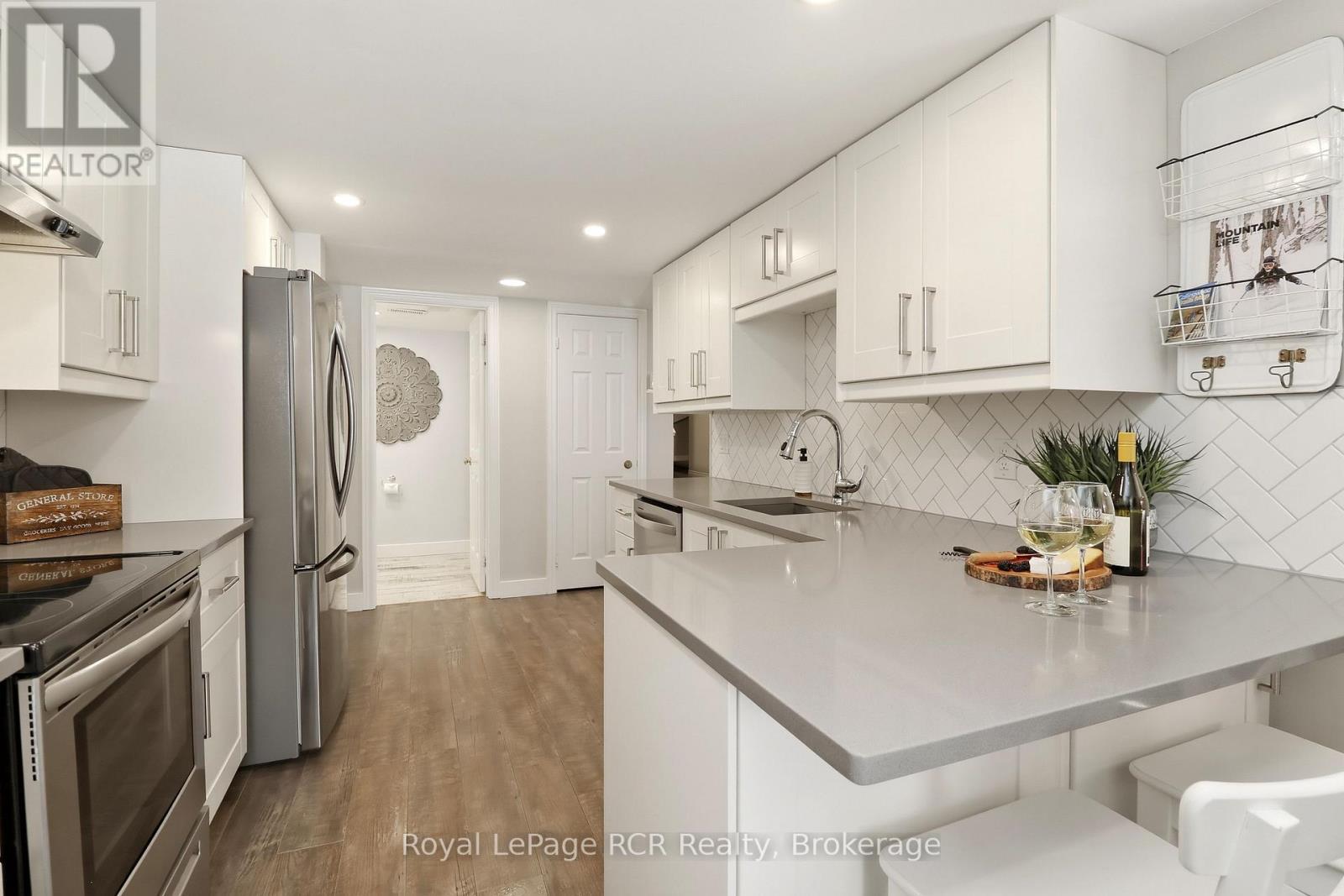 












113 - 110 FAIRWAY COURT

,
Blue Mountains,




Ontario
L9Y0P8


