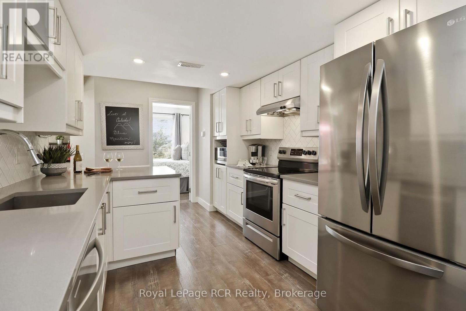 












113 - 110 FAIRWAY COURT

,
Blue Mountains,




Ontario
L9Y0P8

